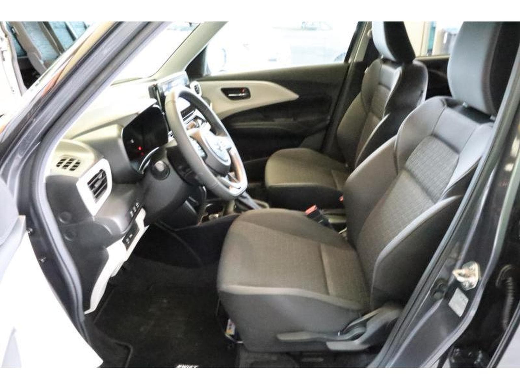 Suzuki Swift GL+ (2025) - Photo 4