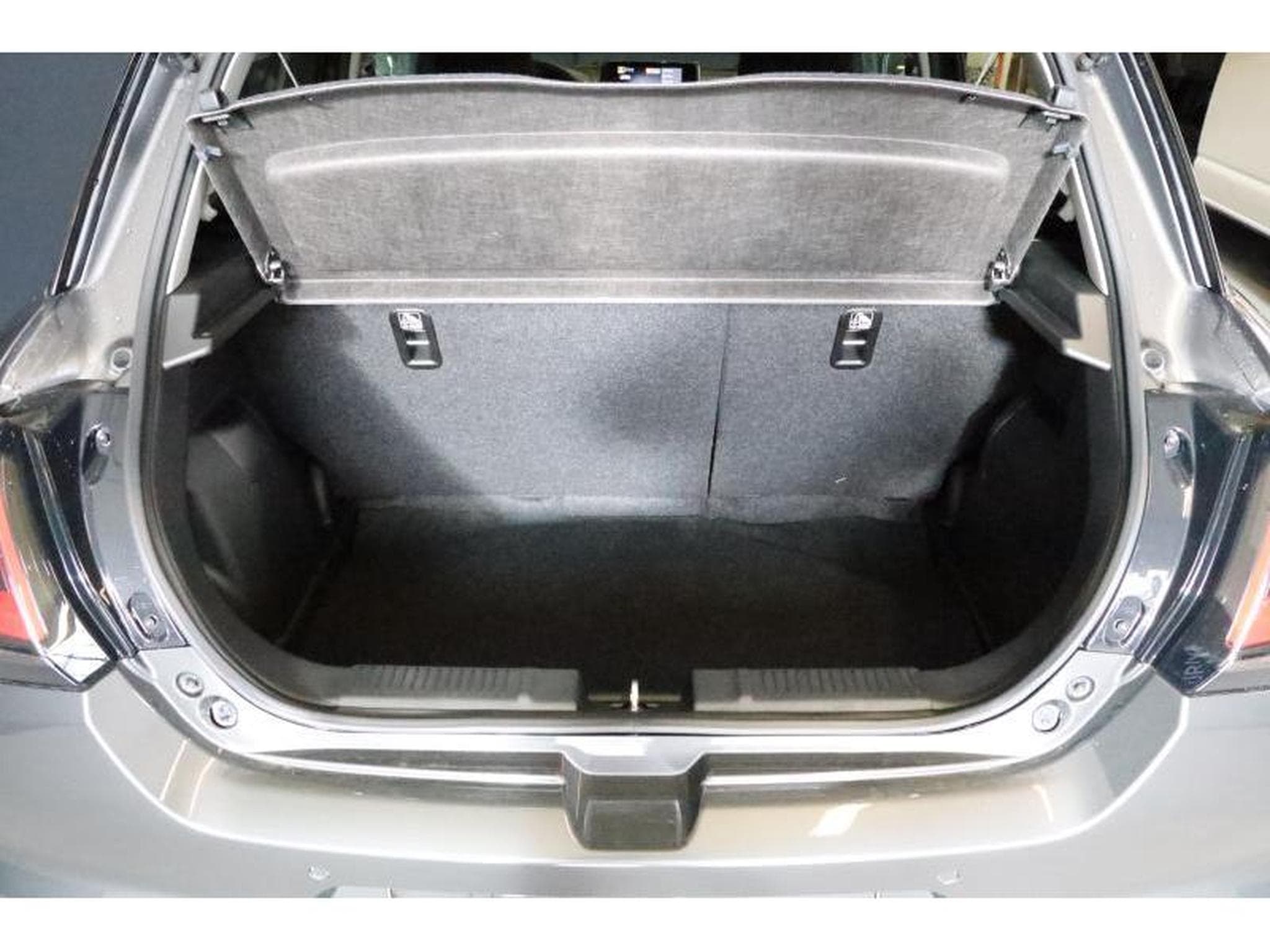 Suzuki Swift GL+ (2025) - Photo 8