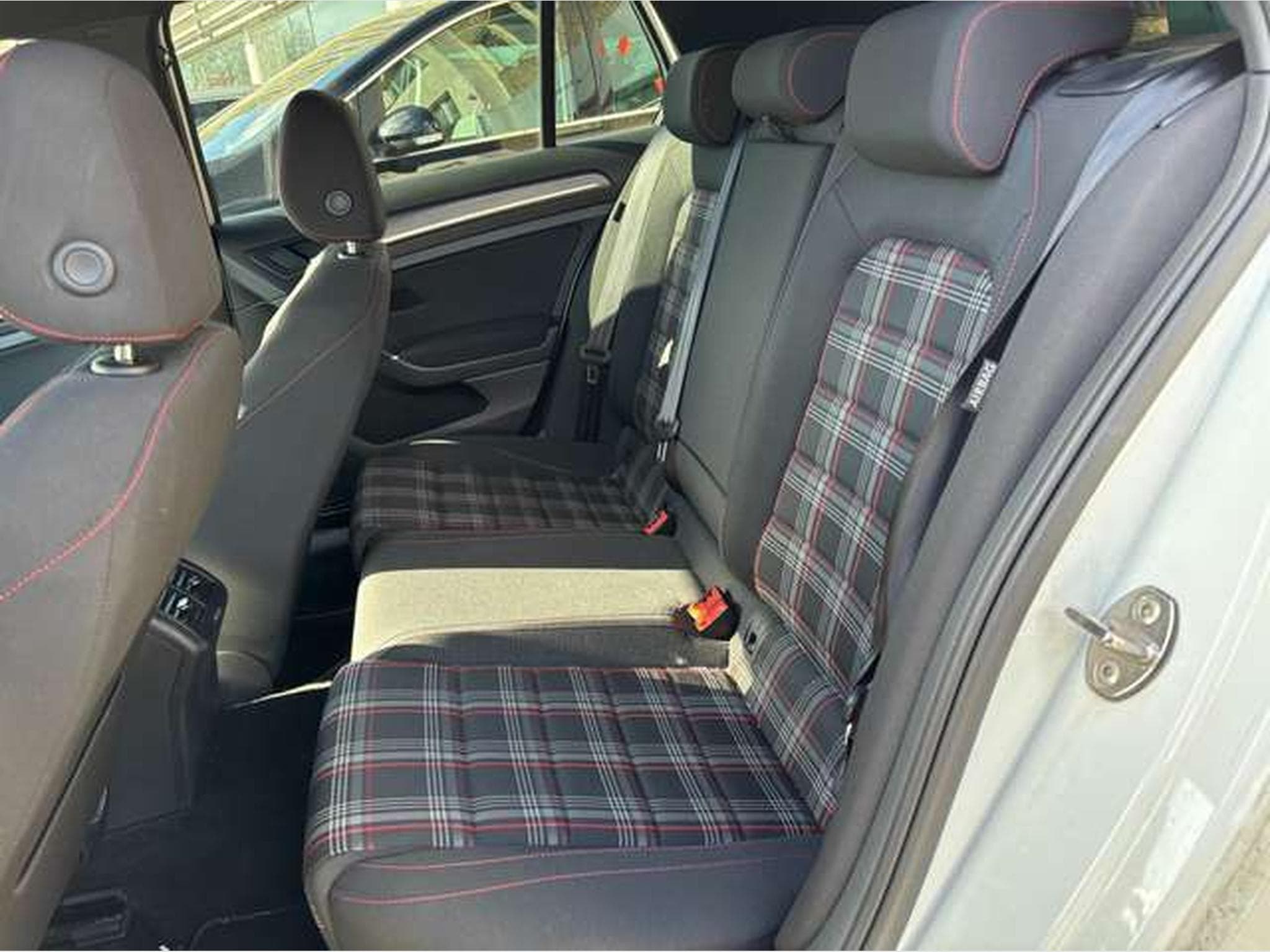 VW Golf Golf GTI Performance 300 PS 2.0 TSI OPF DSG (2019) - Photo 16