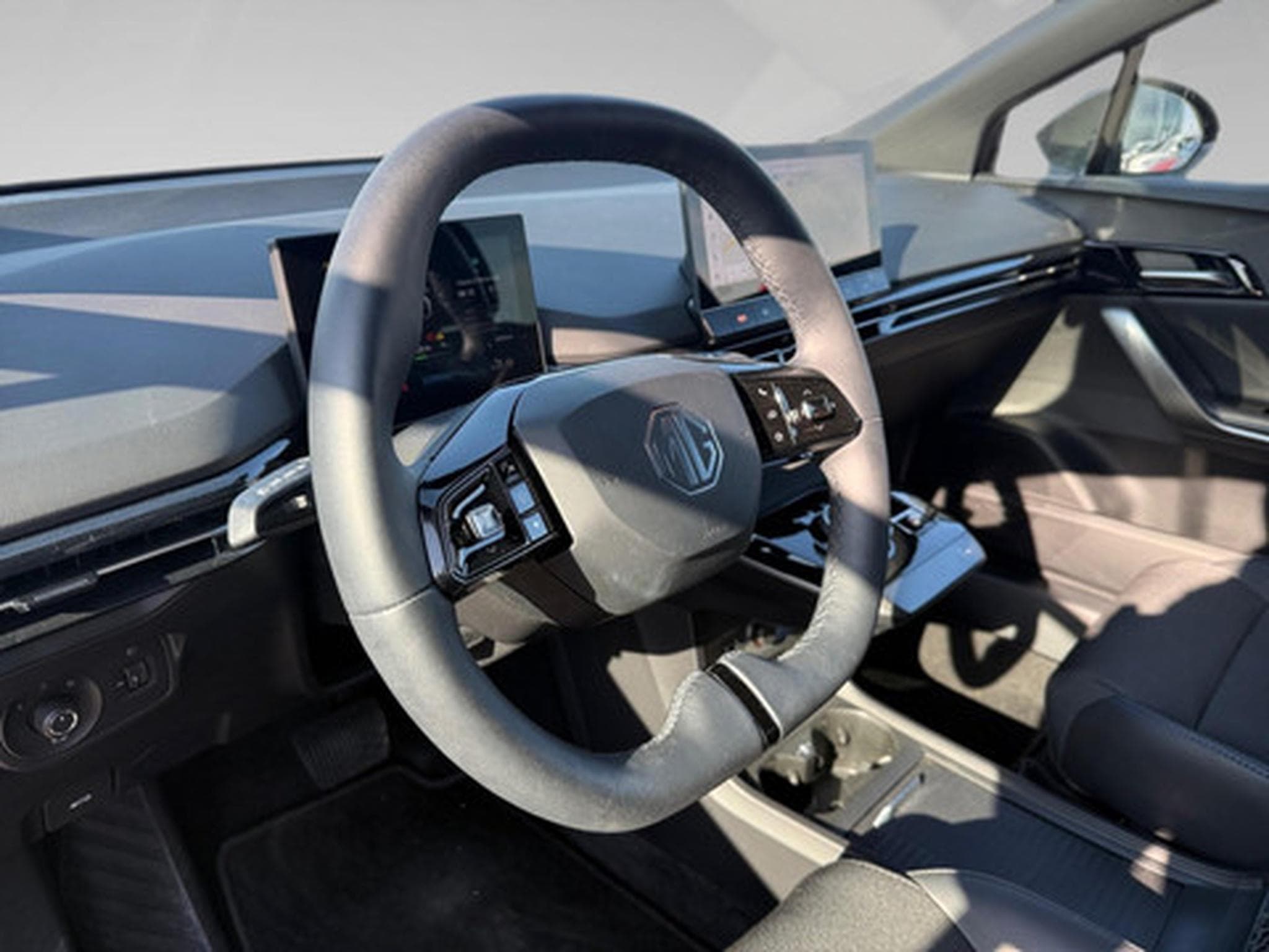 MG MG4 ELECTRIC (2023) - Photo 8