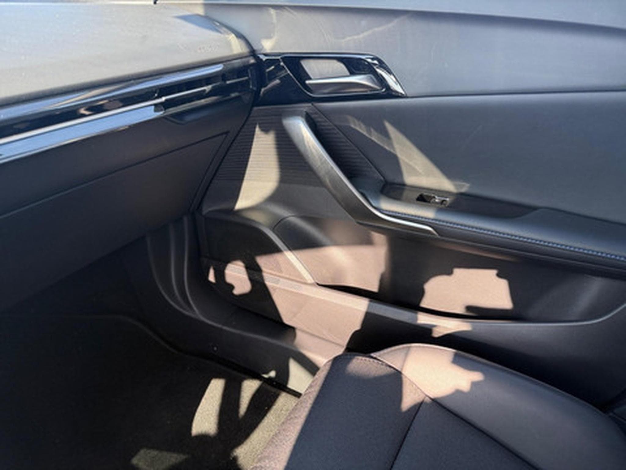MG MG4 ELECTRIC (2023) - Photo 9
