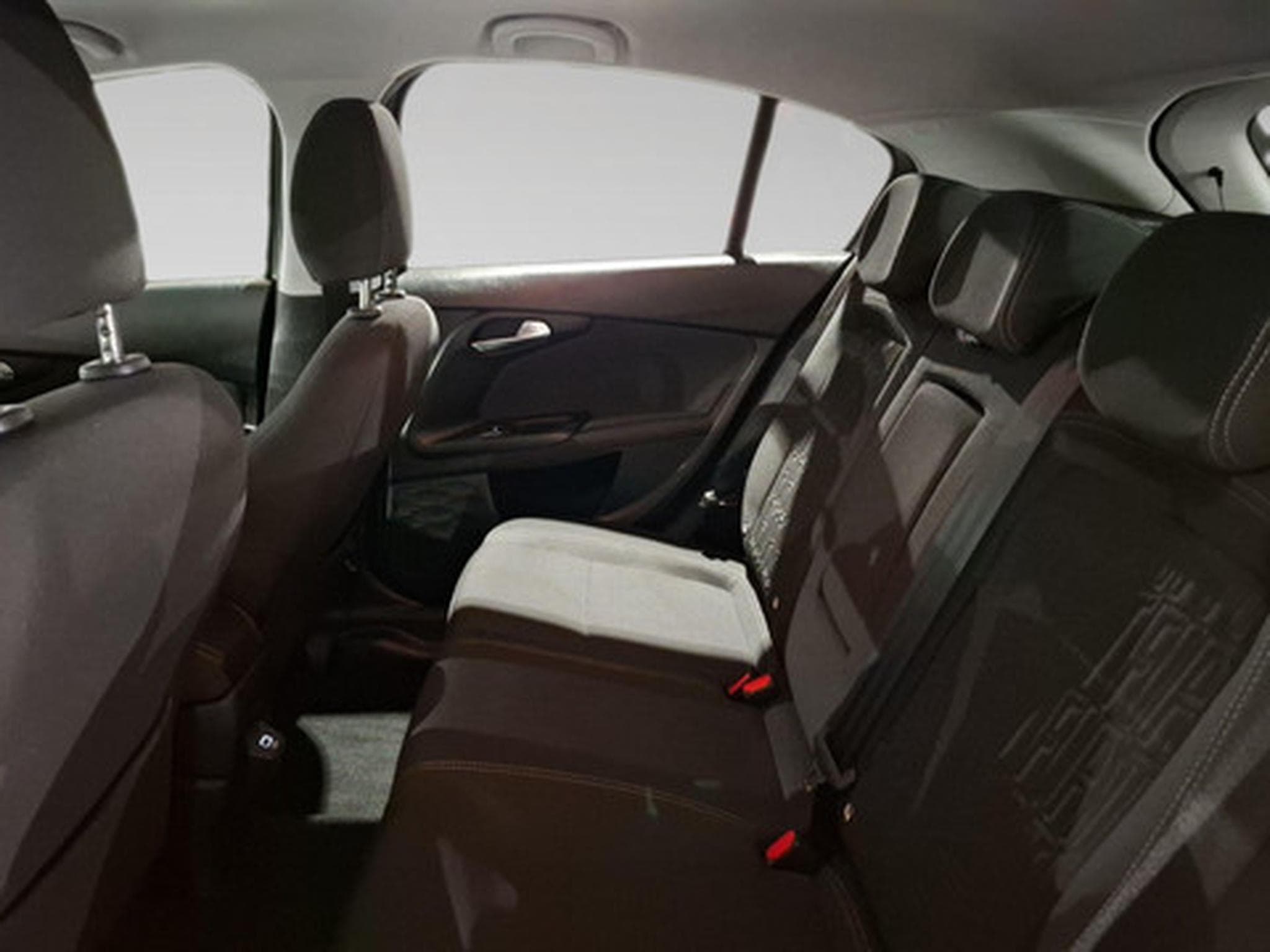 Fiat Tipo 1.5 HYBRID CROSS (2024) - Photo 11