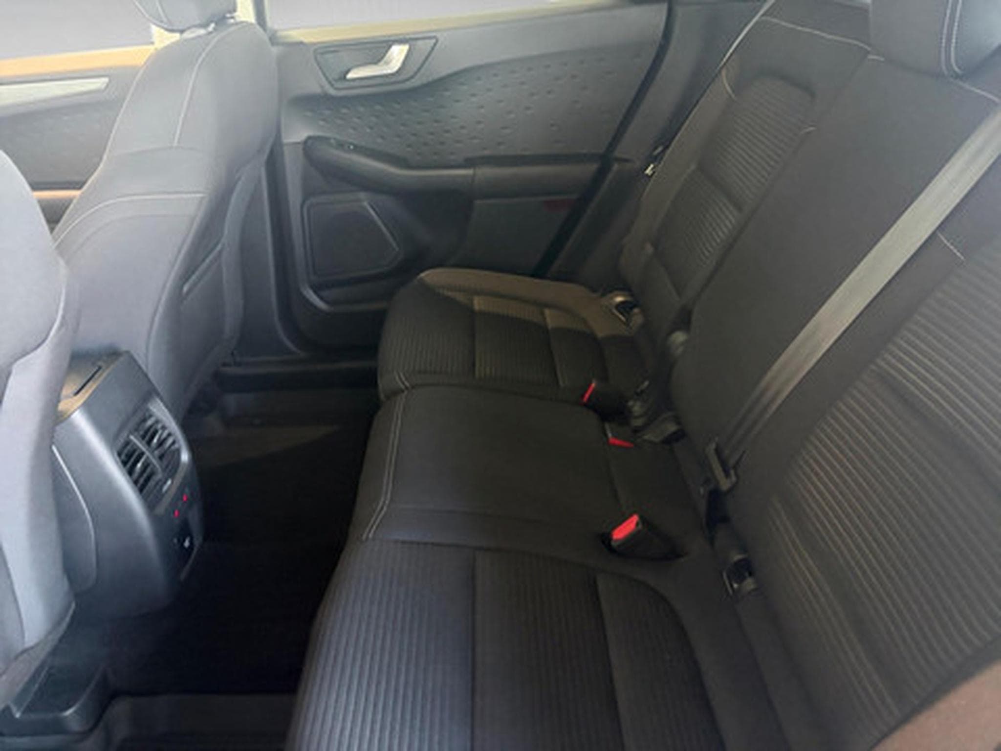 Ford Kuga 1.5i EcoB. 110kW S/S Titanium (2020) - Photo 11