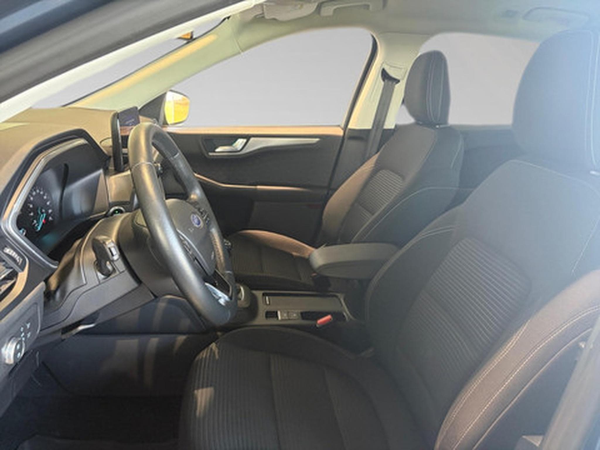 Ford Kuga 1.5i EcoB. 110kW S/S Titanium (2020) - Photo 4