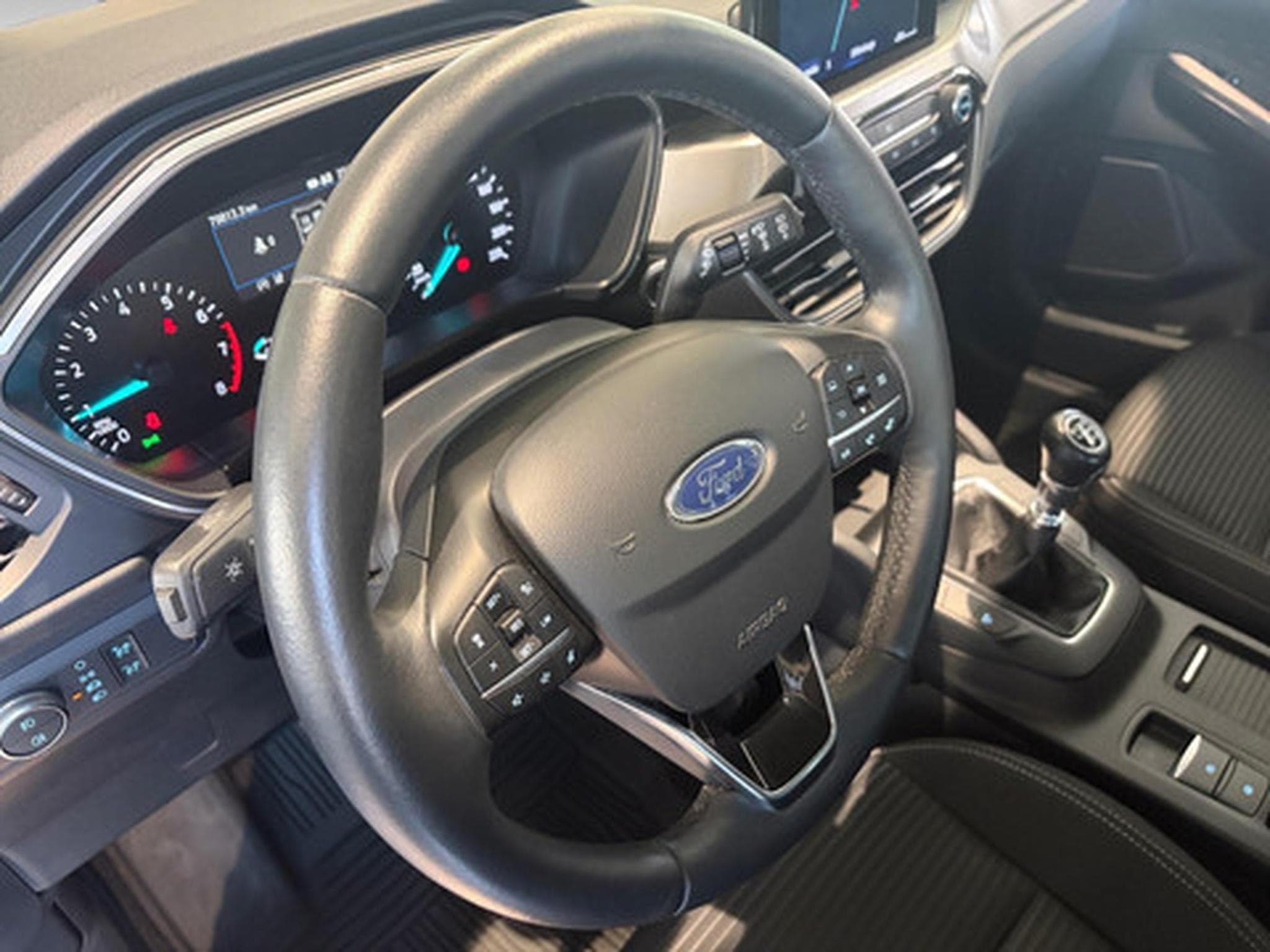 Ford Kuga 1.5i EcoB. 110kW S/S Titanium (2020) - Photo 8