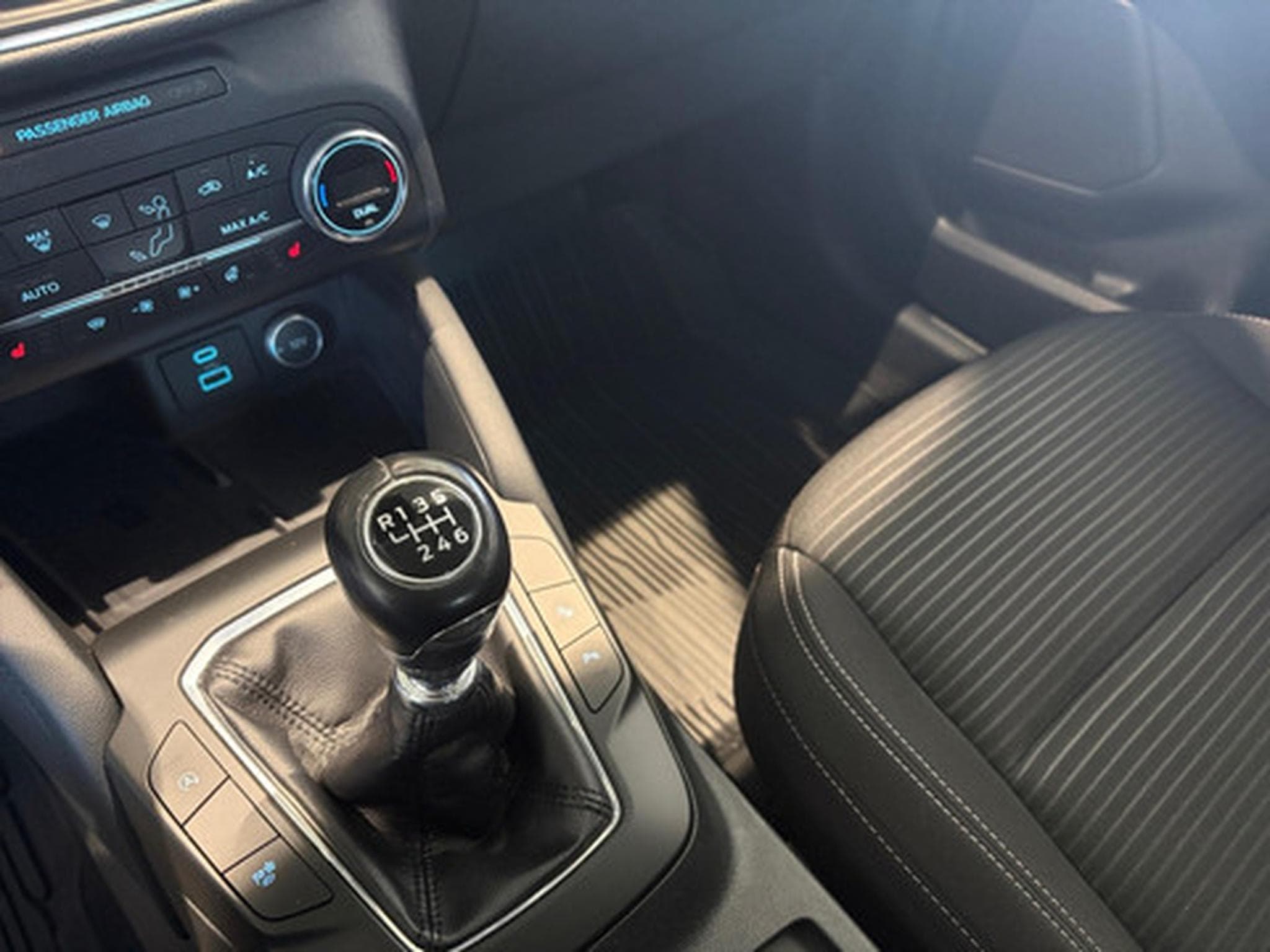 Ford Kuga 1.5i EcoB. 110kW S/S Titanium (2020) - Photo 9