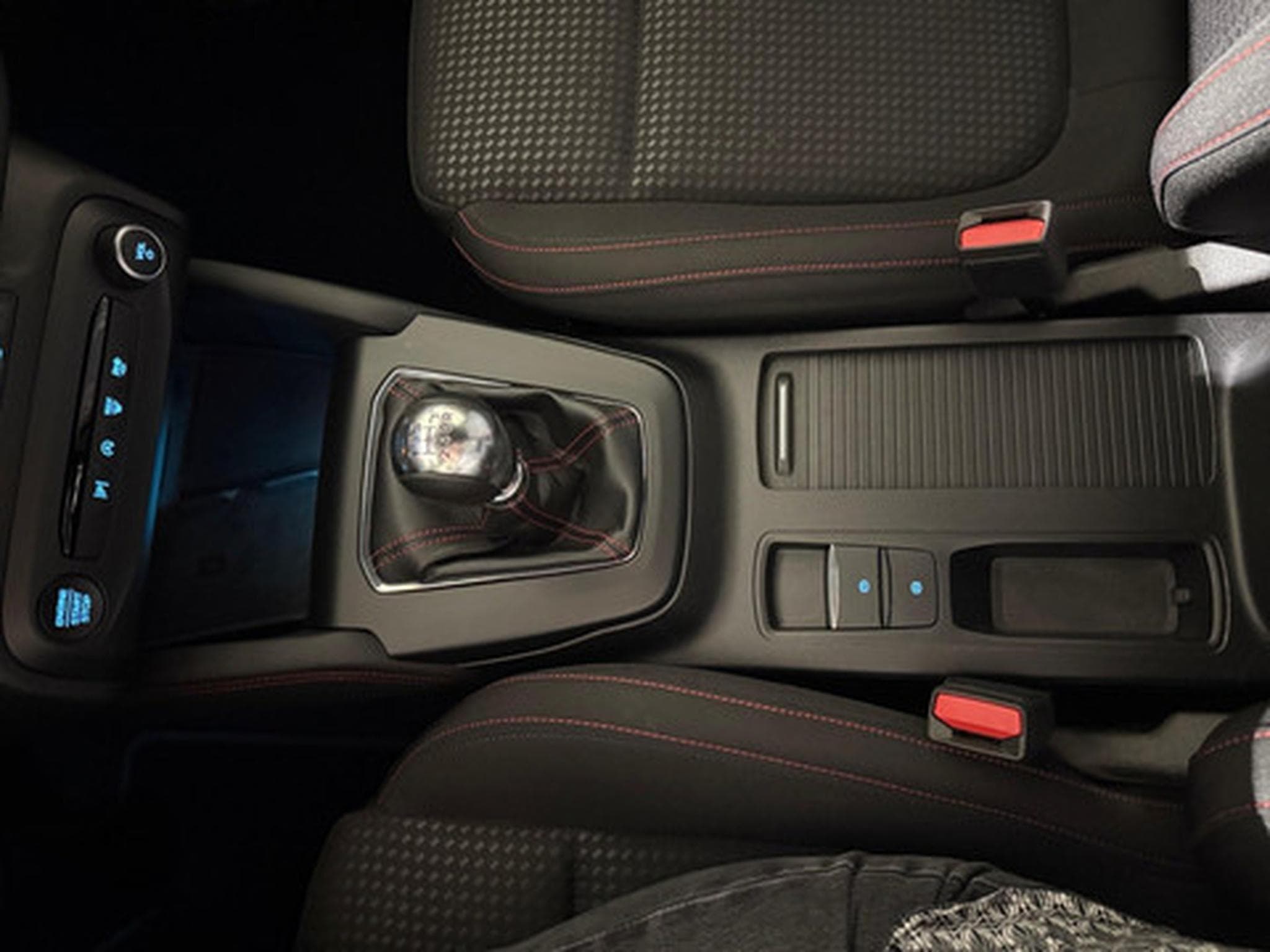 Ford Focus Clipper 1.0i EcoBoost MHEV 92kW ST-Line X (2023) - Photo 9