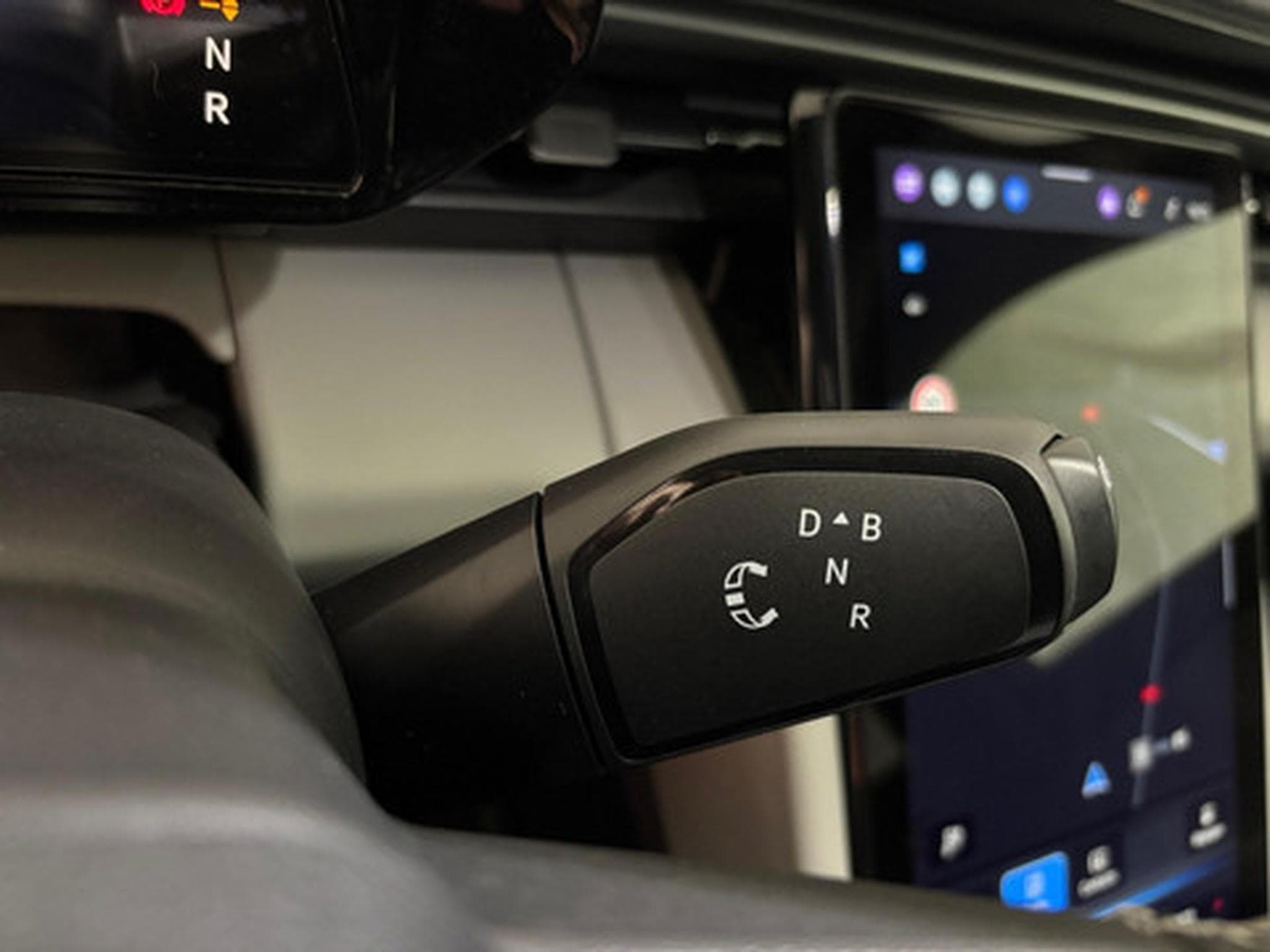 Ford Capri 79kWh Extended Range AWD (2024) - Photo 12
