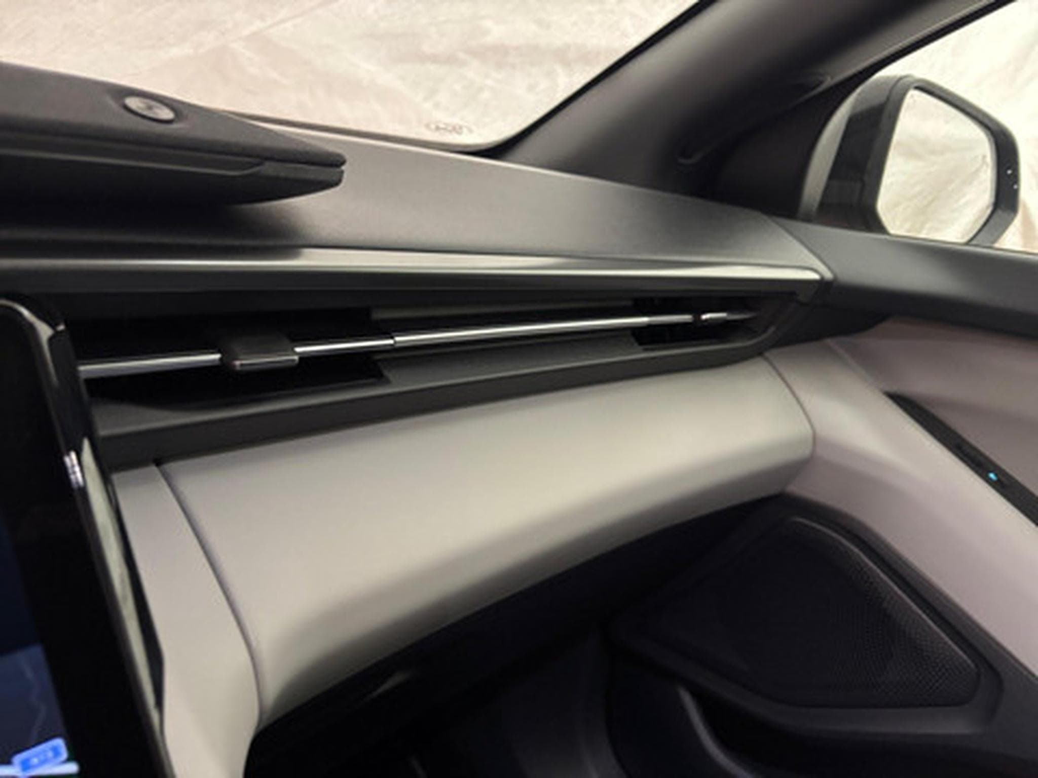 Ford Capri 79kWh Extended Range AWD (2024) - Photo 13