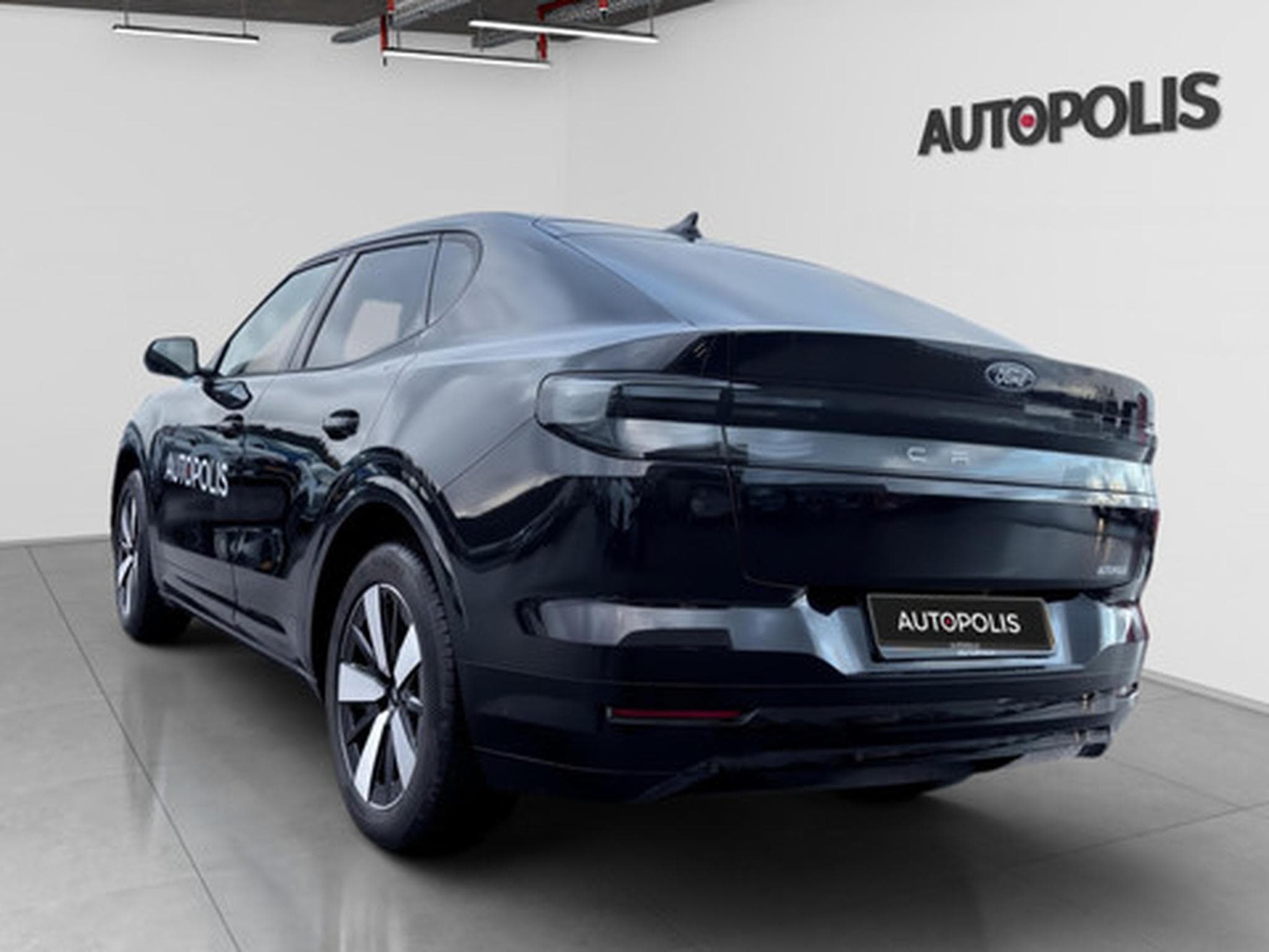 Ford Capri 79kWh Extended Range AWD (2024) - Photo 18