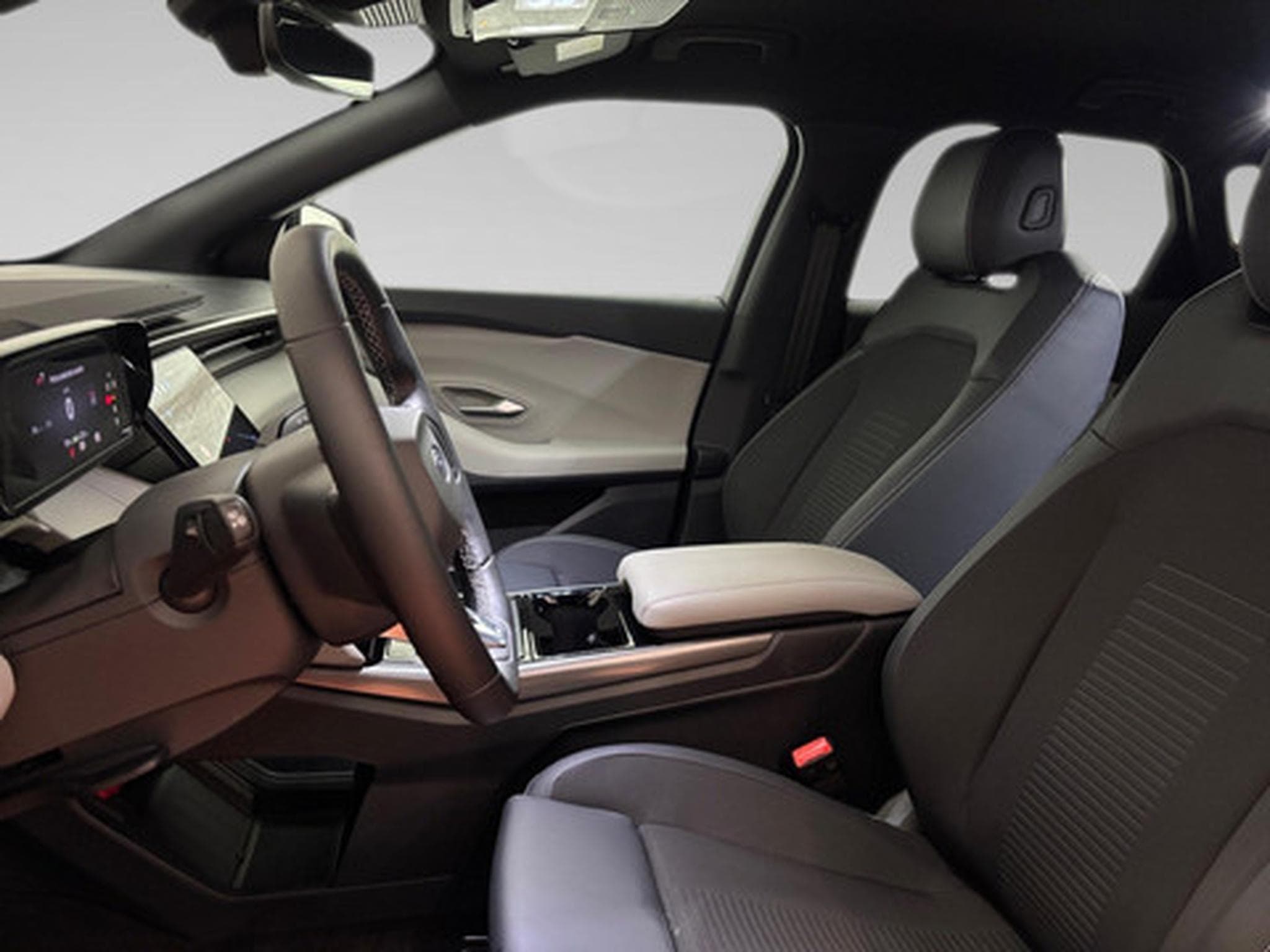 Ford Capri 79kWh Extended Range AWD (2024) - Photo 6