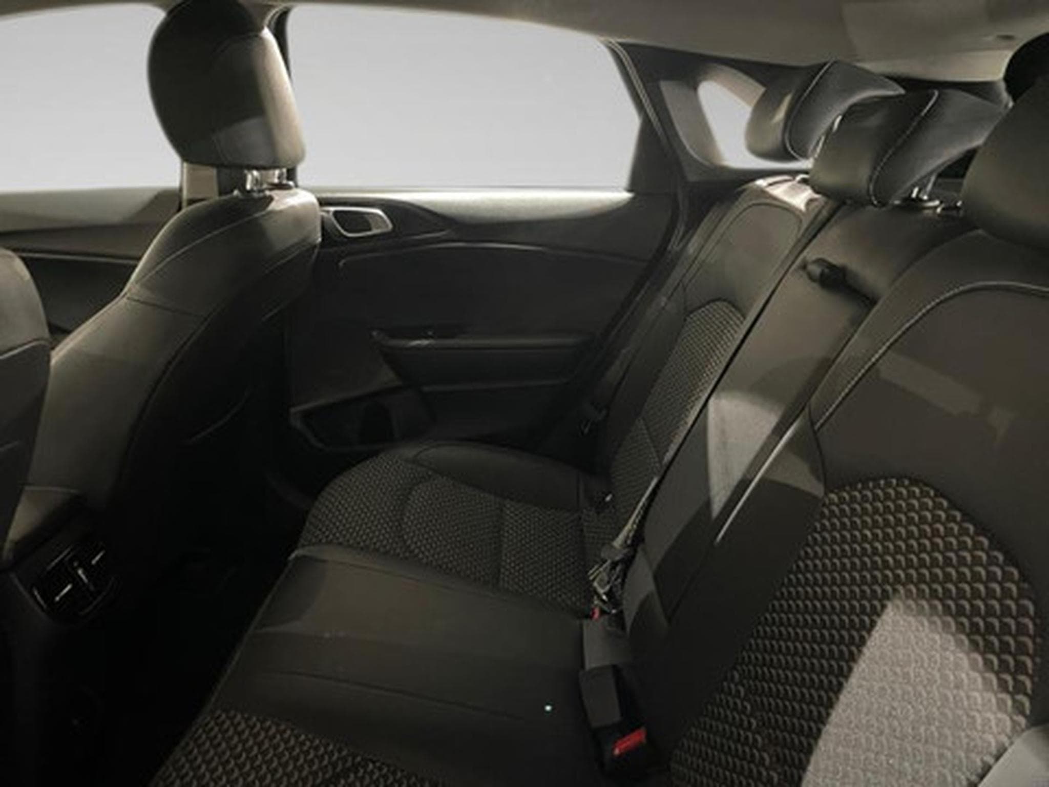 Kia Ceed Pulse 1.0 T-GDI 120 MHEV DCT ISG (2024) - Photo 11