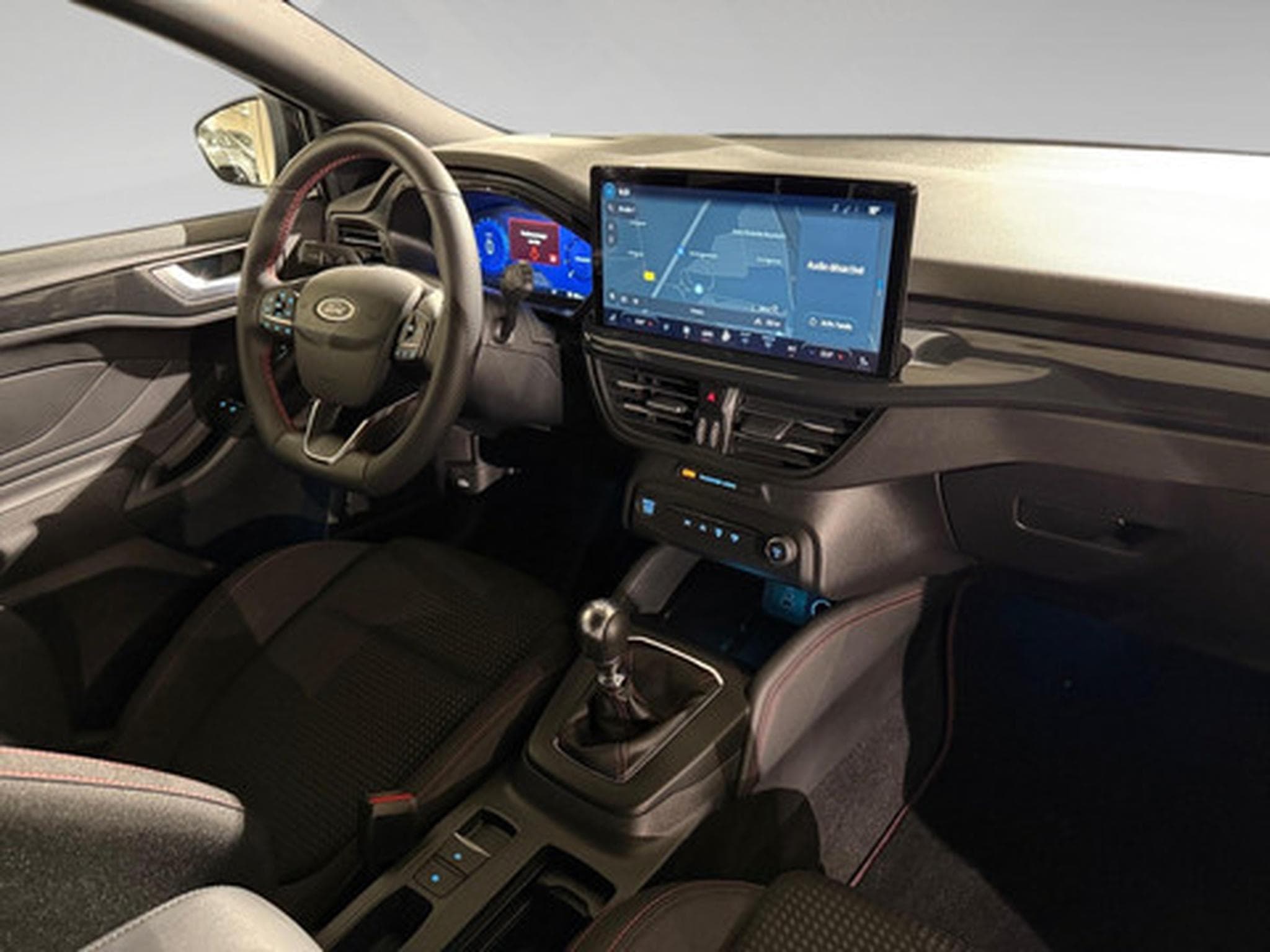 Ford Focus Clipper 1.0i EcoBoost MHEV 92kW ST-Line X (2023) - Photo 6