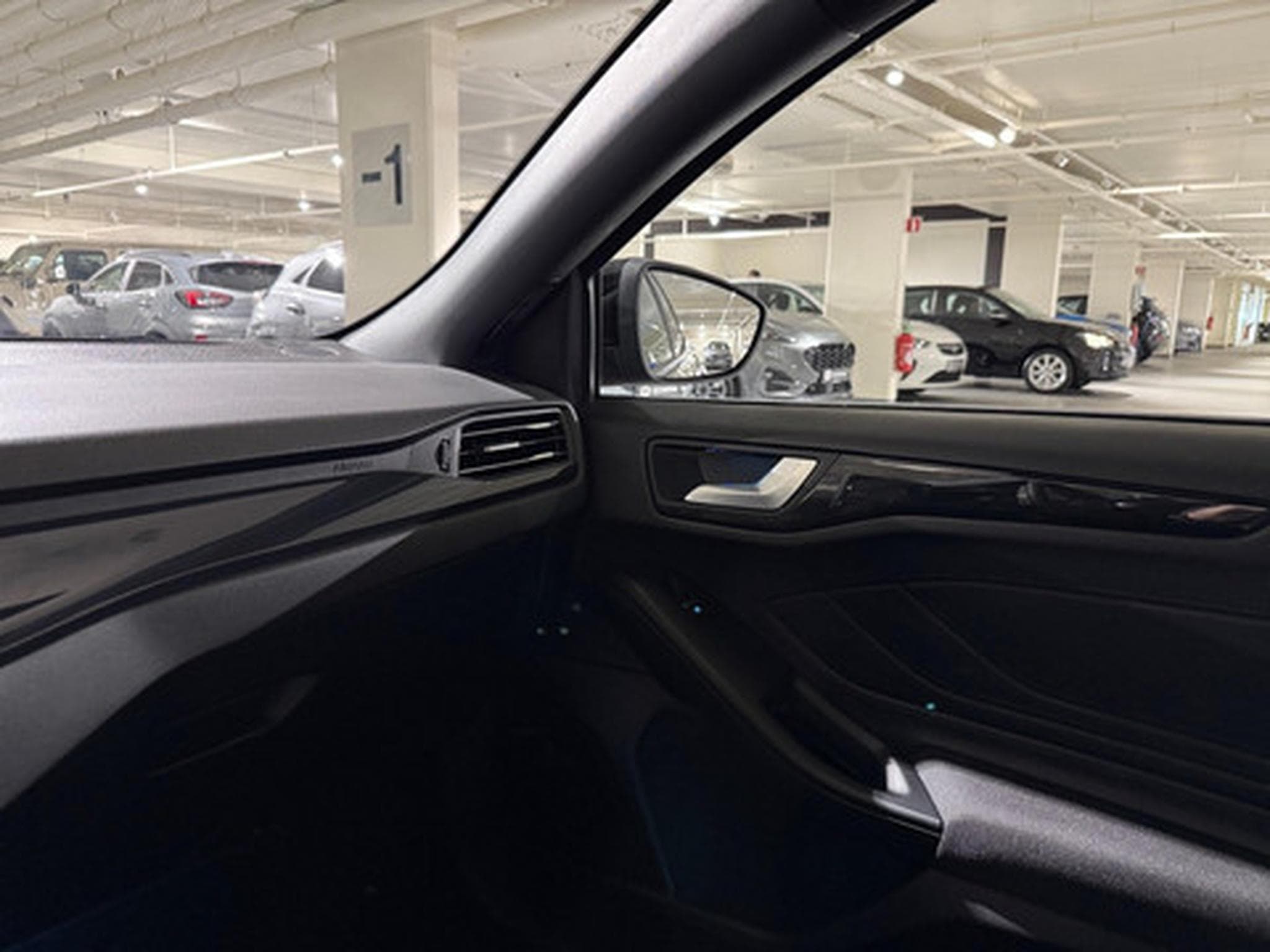 Ford Focus Clipper 1.0i EcoBoost MHEV 92kW ST-Line X (2023) - Photo 8