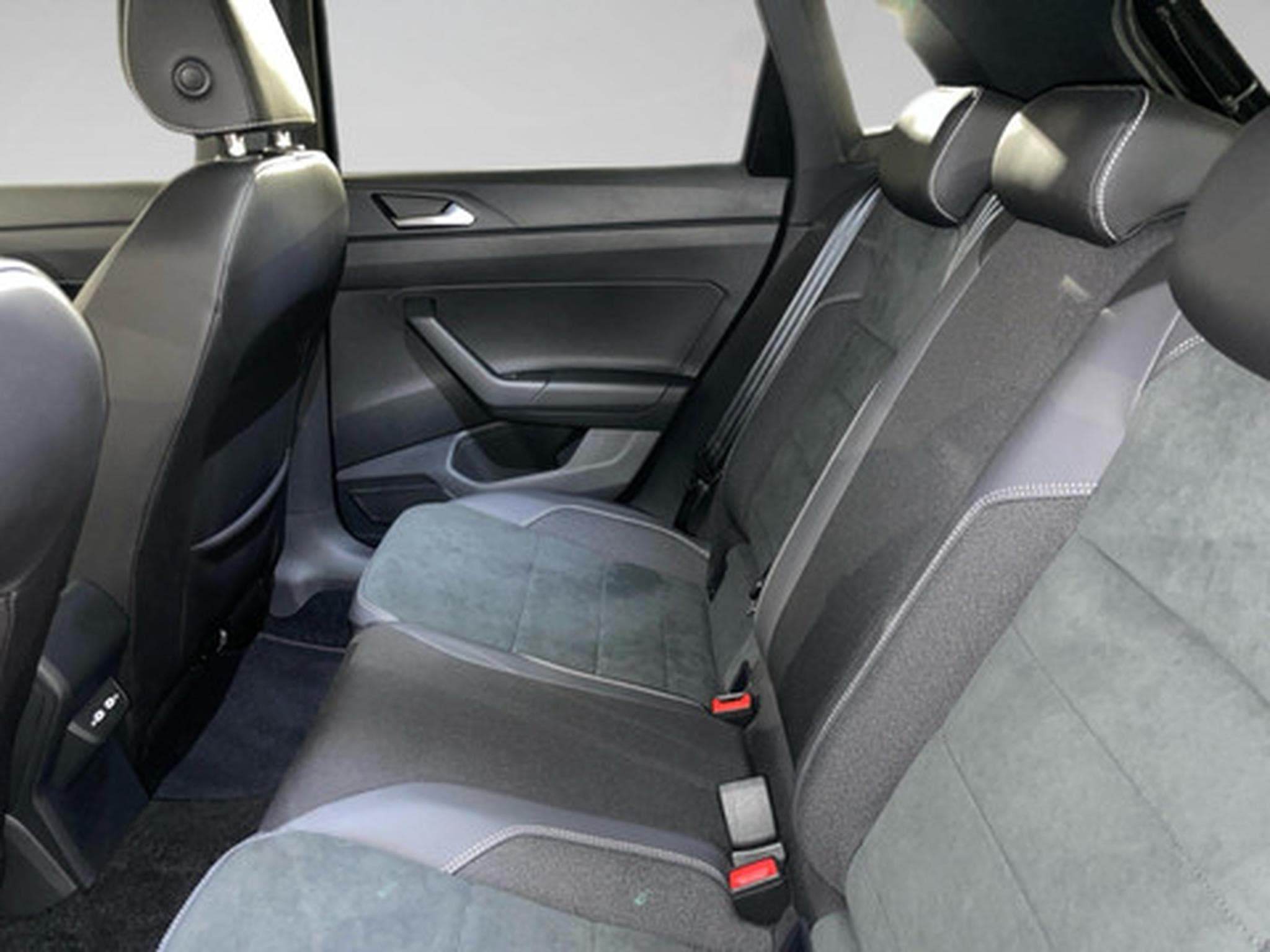 VW Polo 2.0 TSI OPF DSG GTI (2023) - Photo 11