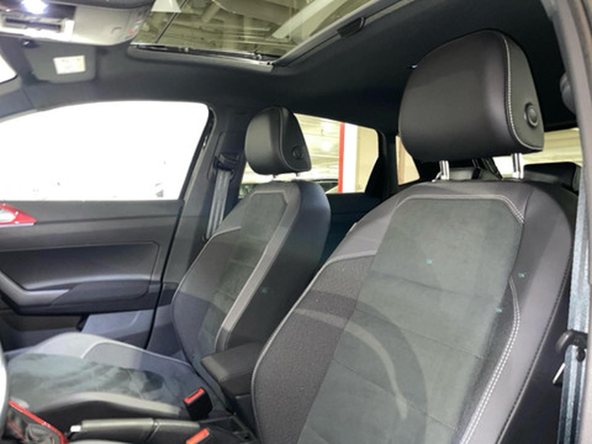 VW Polo 2.0 TSI OPF DSG GTI (2023) - Photo 13