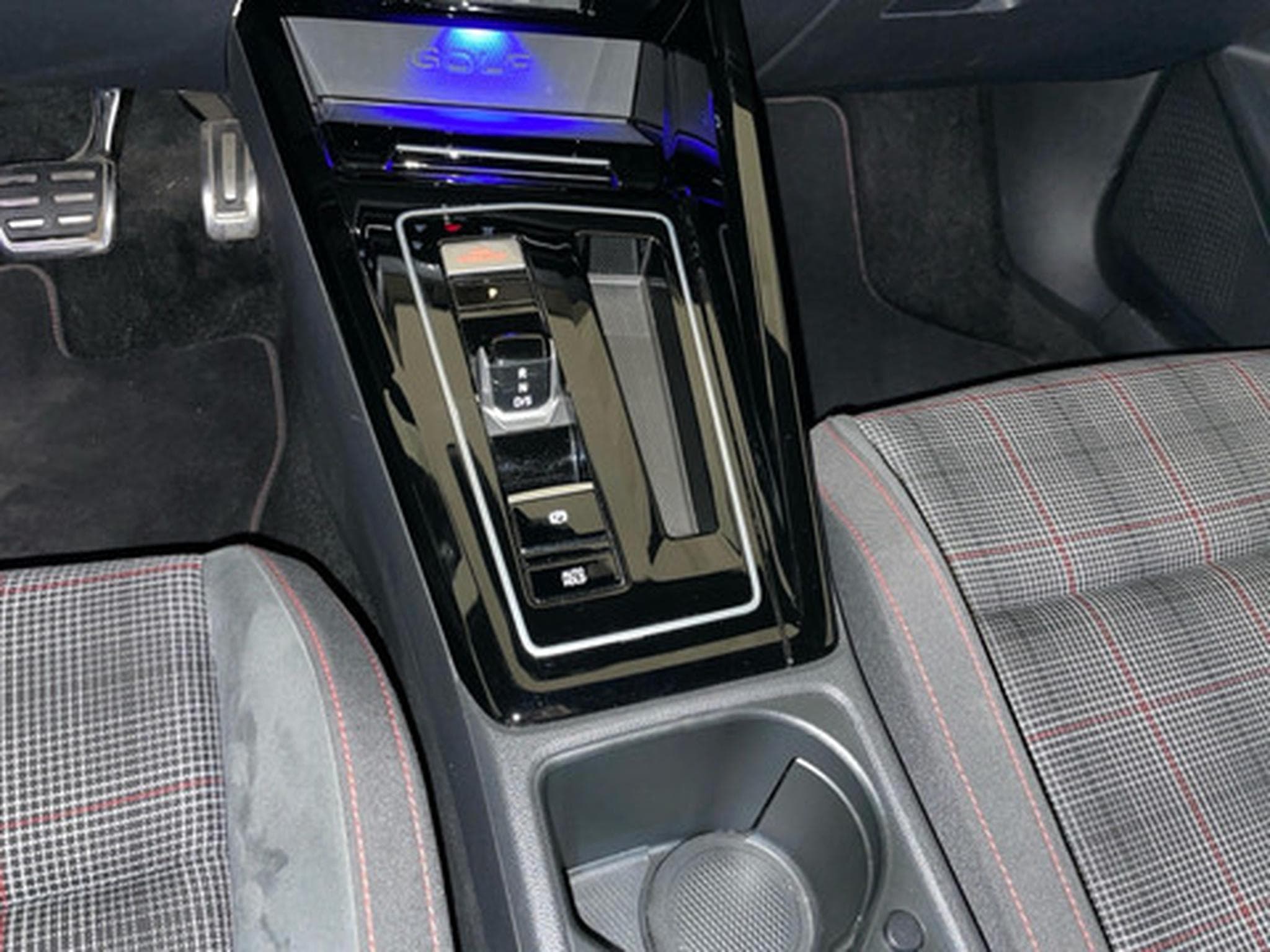 VW Golf 2.0 TSI GTI (2022) - Photo 10