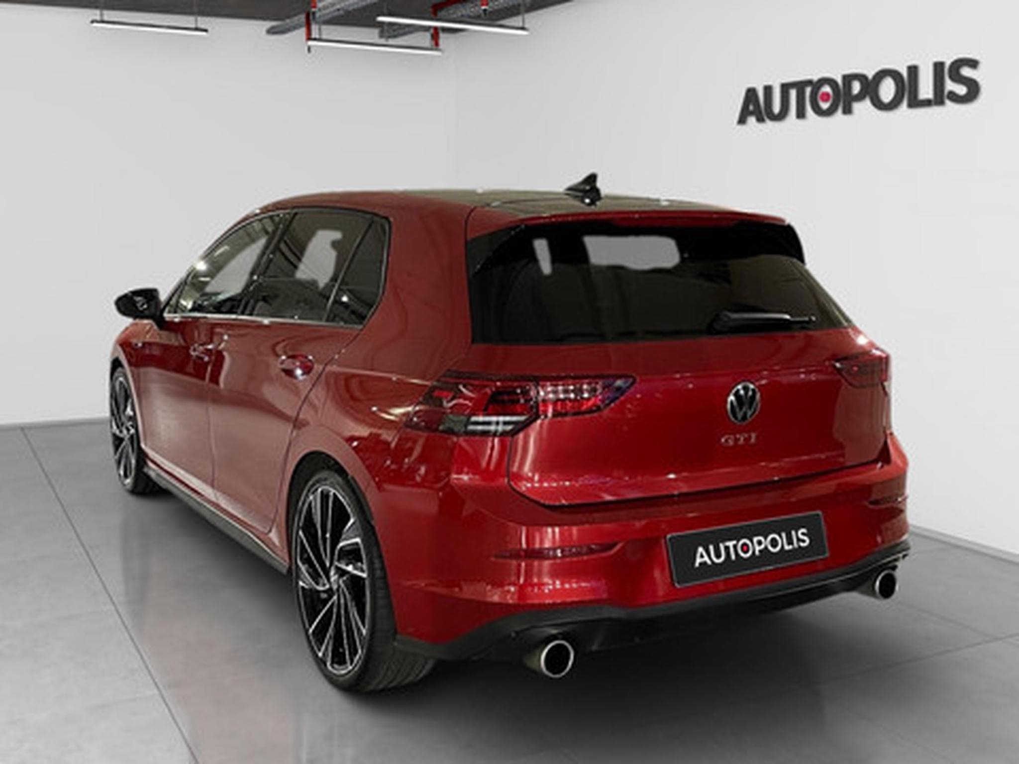 VW Golf 2.0 TSI GTI (2022) - Photo 18