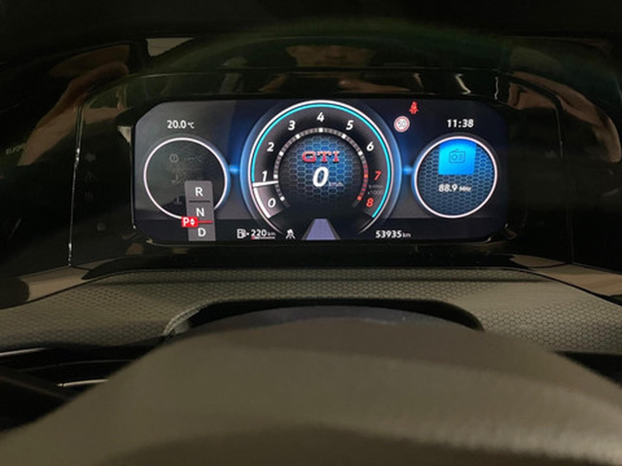 VW Golf 2.0 TSI GTI (2022) - Photo 2
