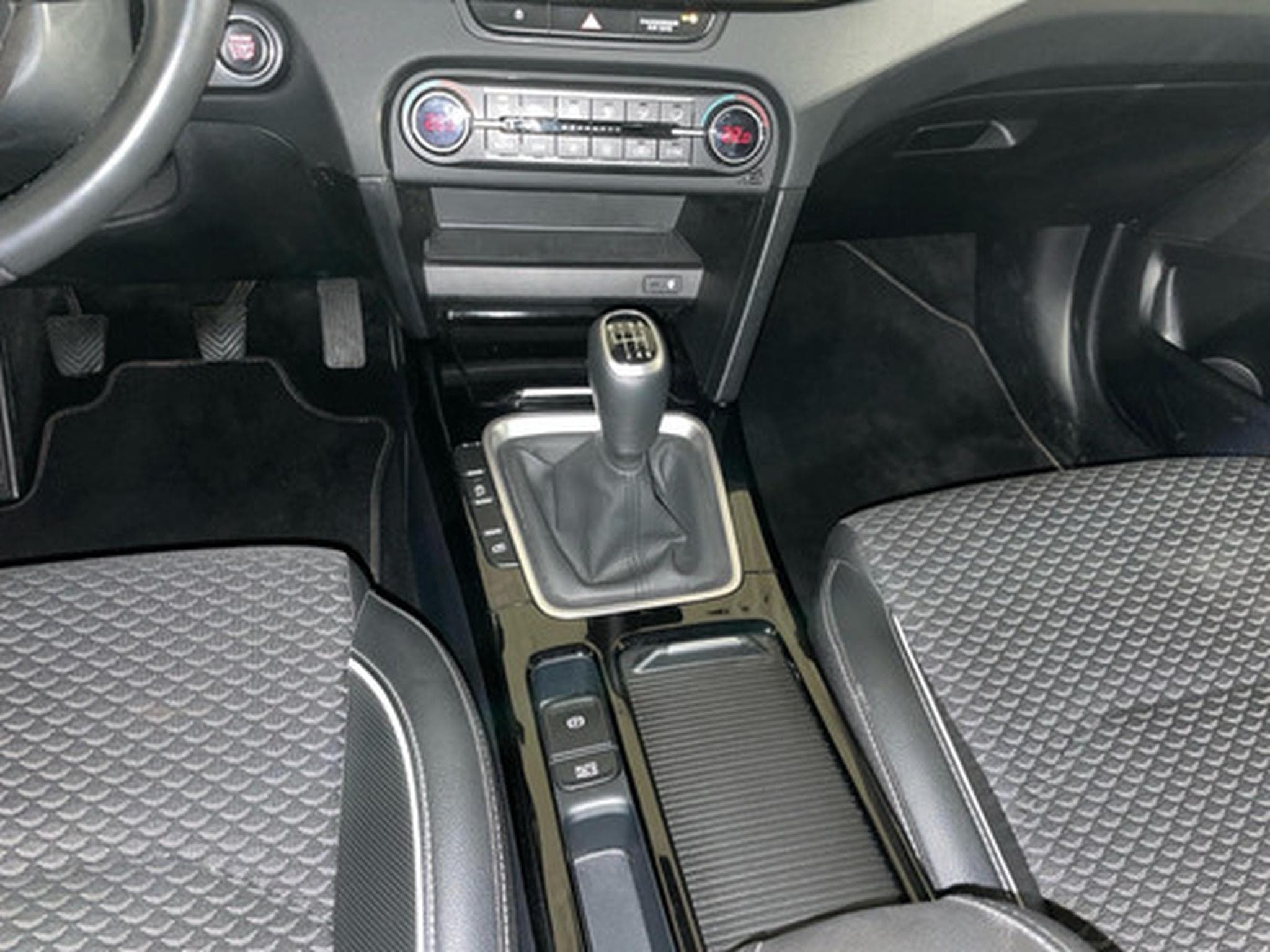 Kia Ceed Pulse 1.0 T-GDI 120 MHEV DCT ISG (2024) - Photo 10