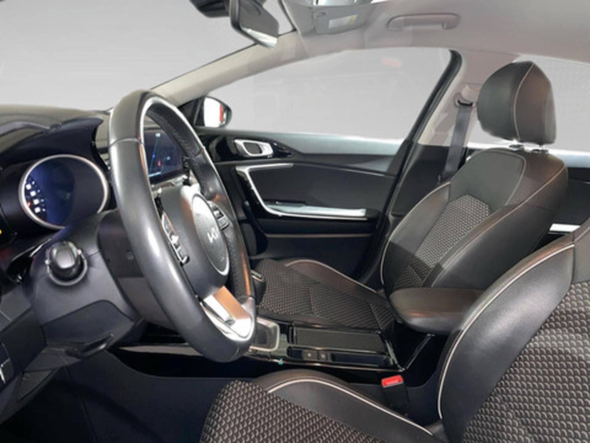 Kia Ceed Pulse 1.0 T-GDI 120 MHEV DCT ISG (2024) - Photo 4
