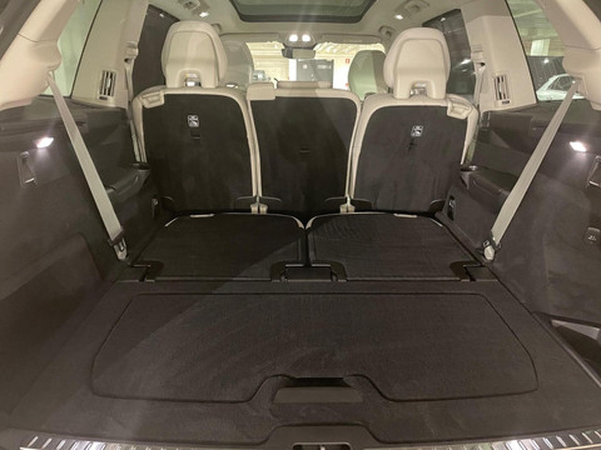 Volvo XC90 2.0 T8 4WD Plus Dark Aut. (2025) - Photo 15