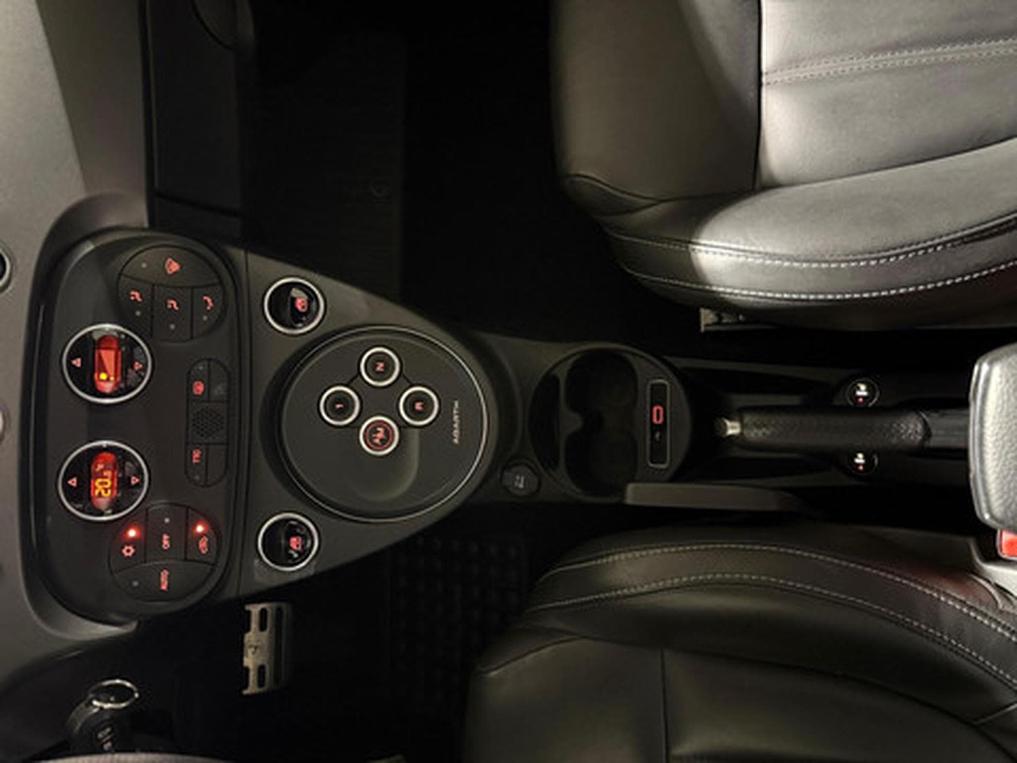 Abarth 500 1.4 T-Jet 595 121kW Turismo (2020) - Photo 10