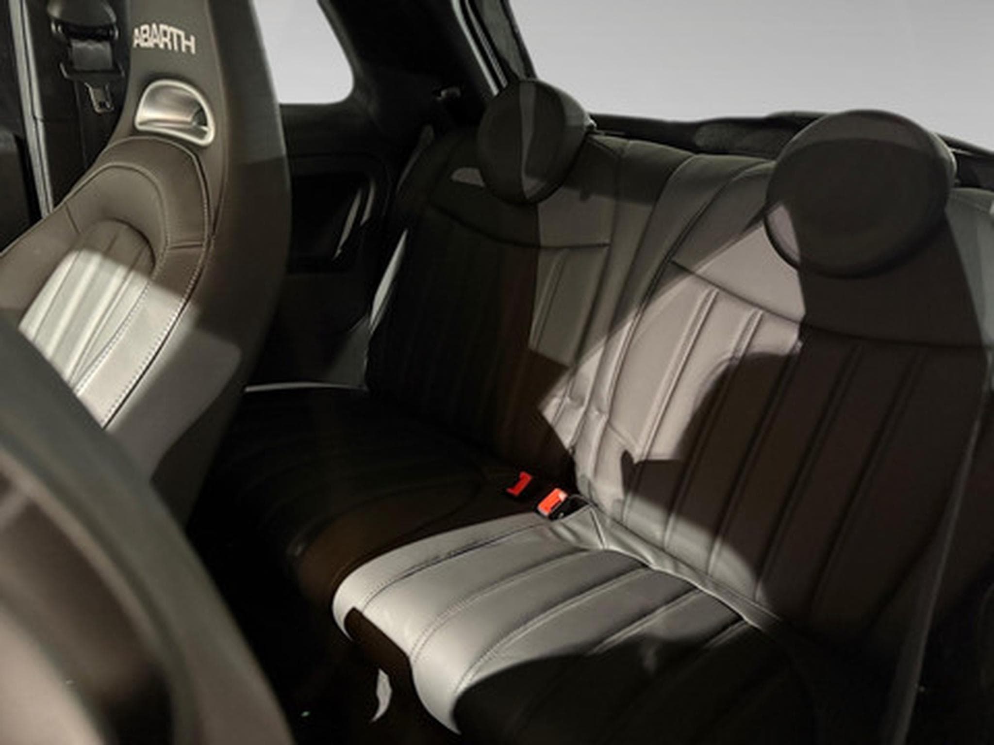 Abarth 500 1.4 T-Jet 595 121kW Turismo (2020) - Photo 11