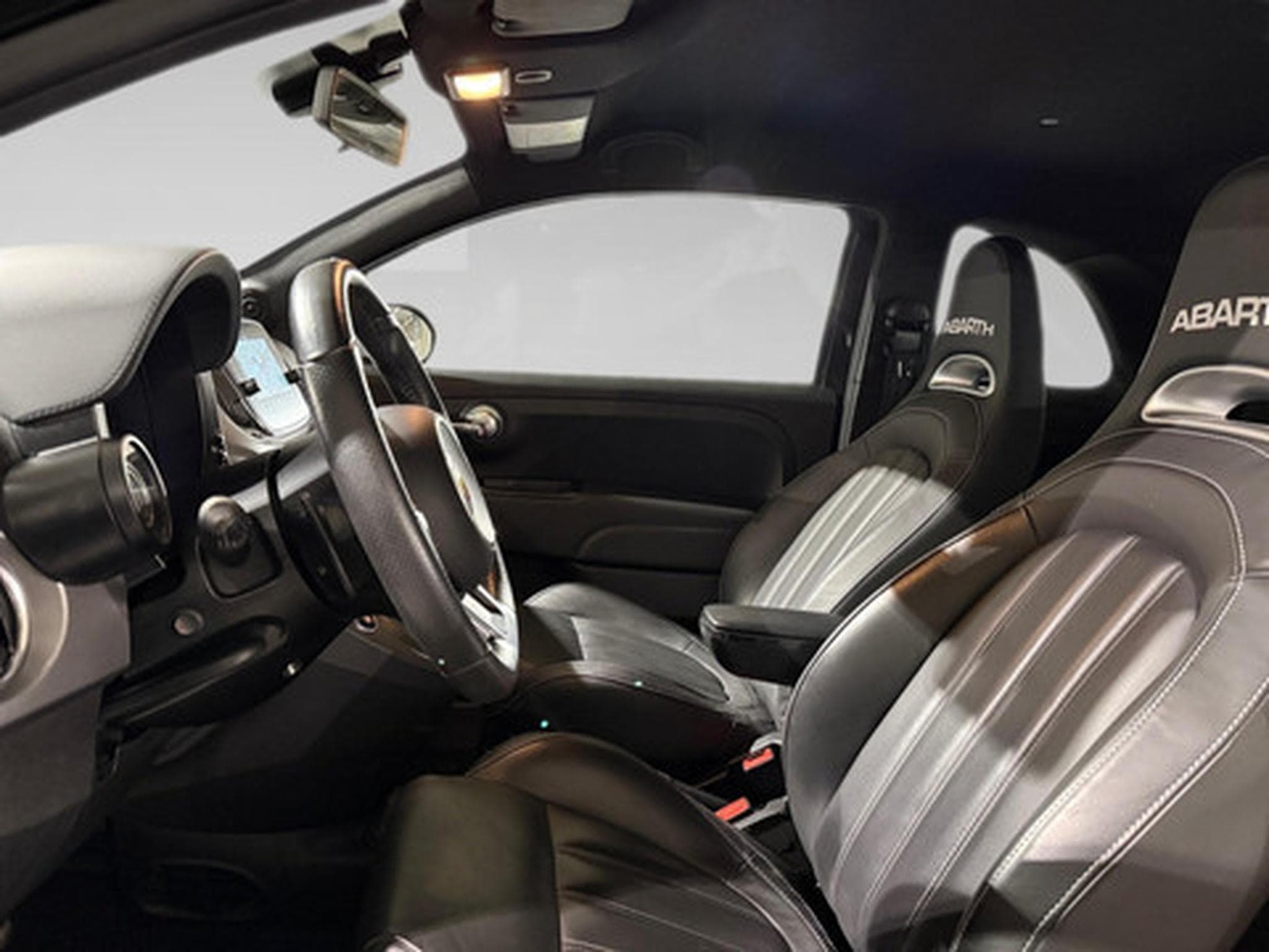 Abarth 500 1.4 T-Jet 595 121kW Turismo (2020) - Photo 4