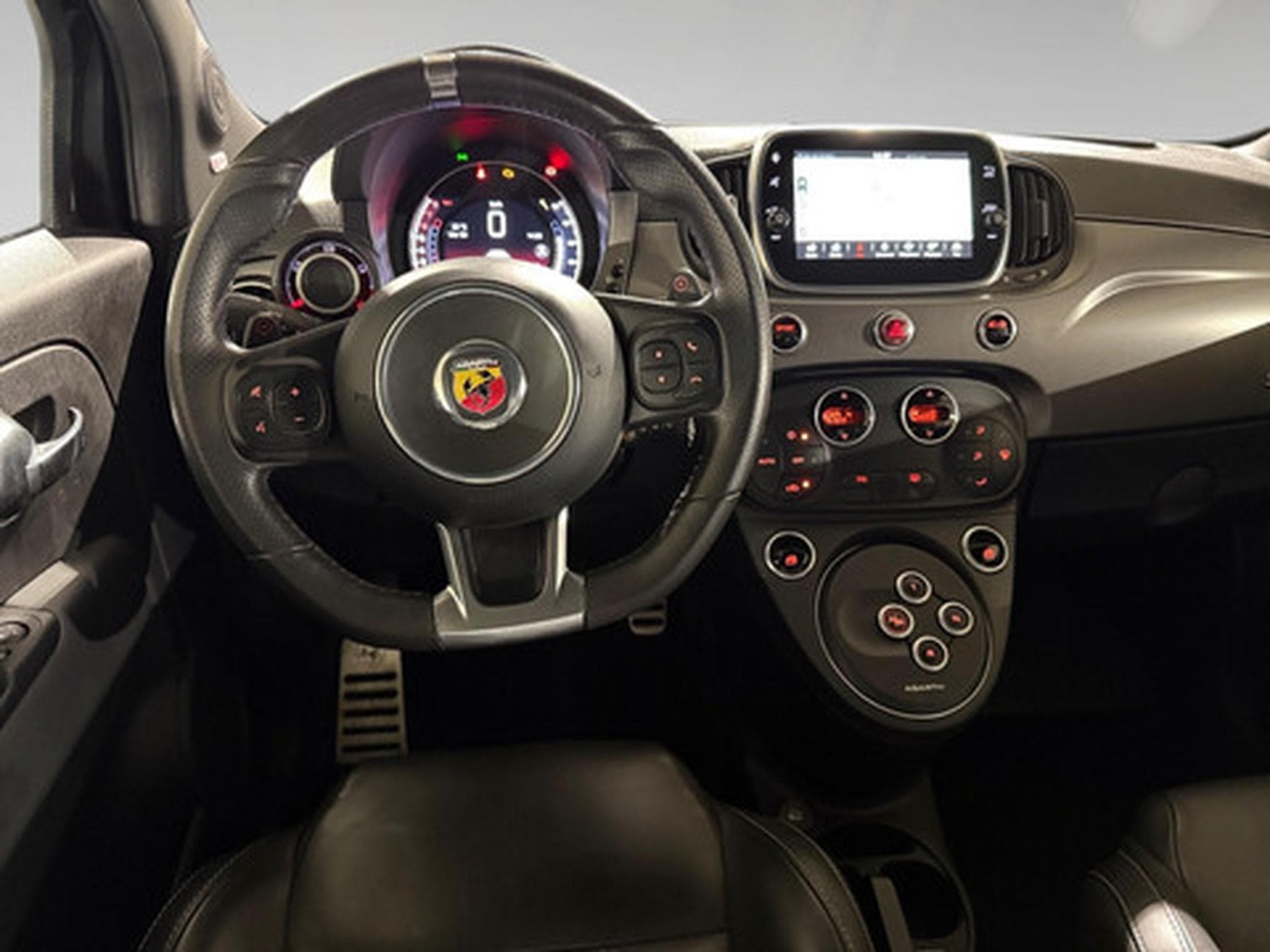 Abarth 500 1.4 T-Jet 595 121kW Turismo (2020) - Photo 6