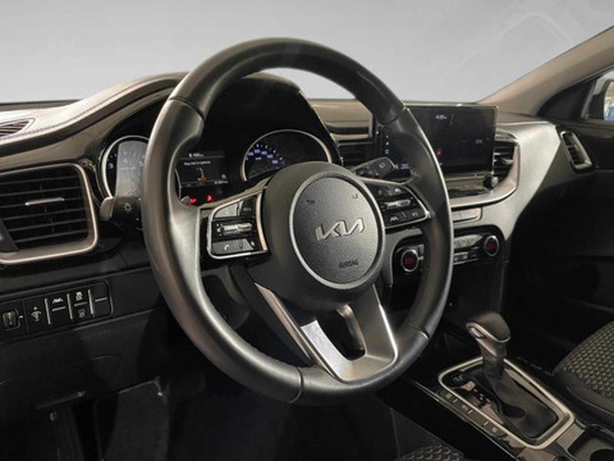 Kia Ceed Pulse 1.0 T-GDI 120 MHEV DCT ISG (2024) - Photo 8