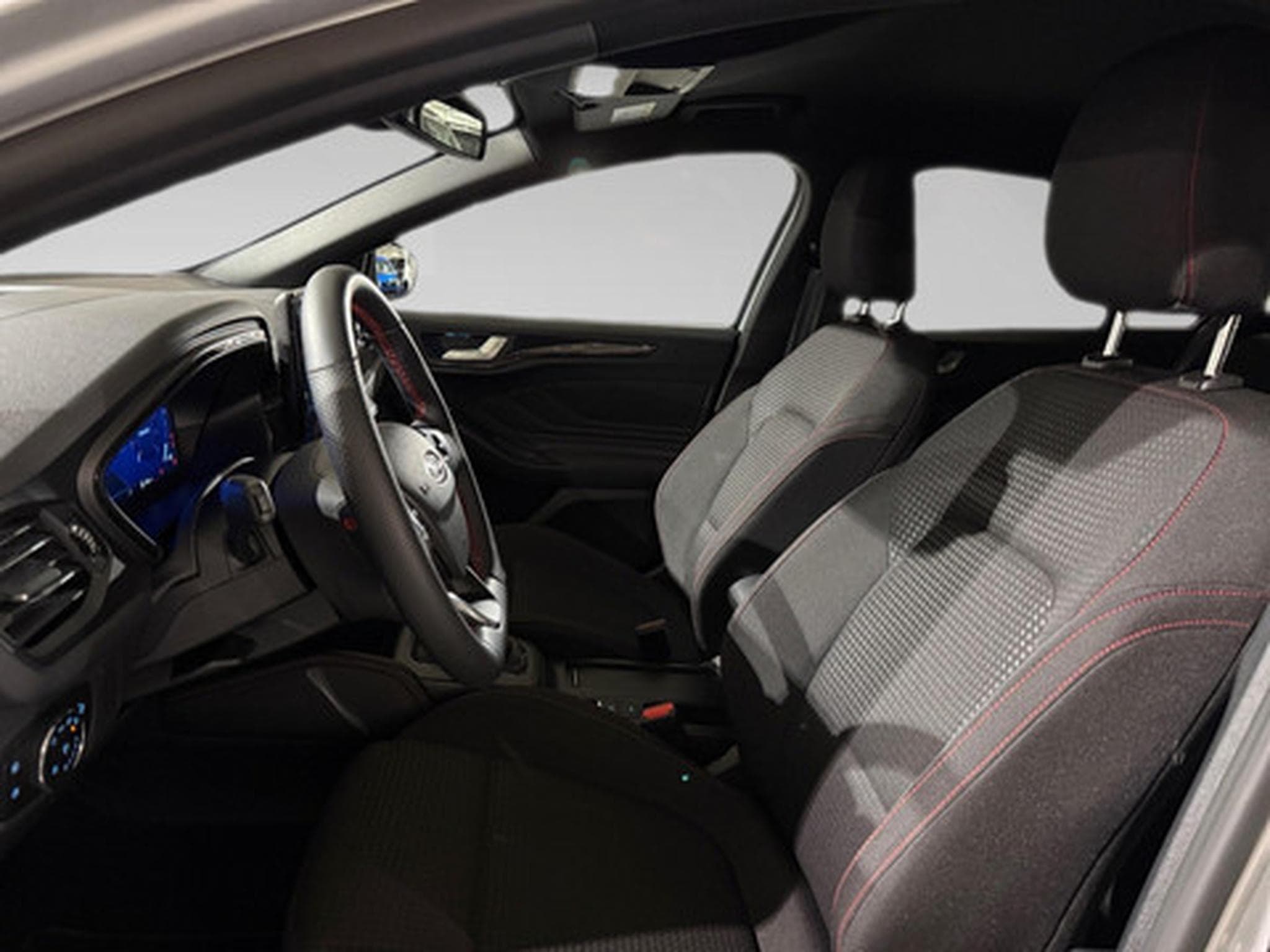 Ford Focus Clipper 1.0i EcoBoost MHEV 92kW ST-Line X (2023) - Photo 3