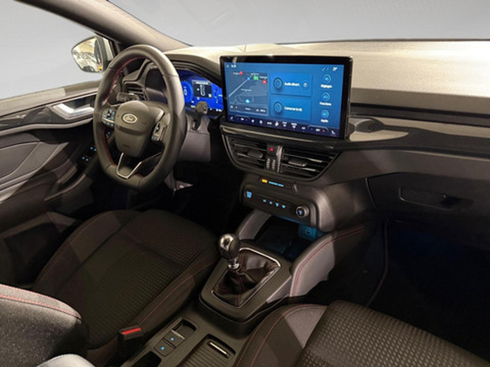 Ford Focus Clipper 1.0i EcoBoost MHEV 92kW ST-Line X (2023) - Photo 6
