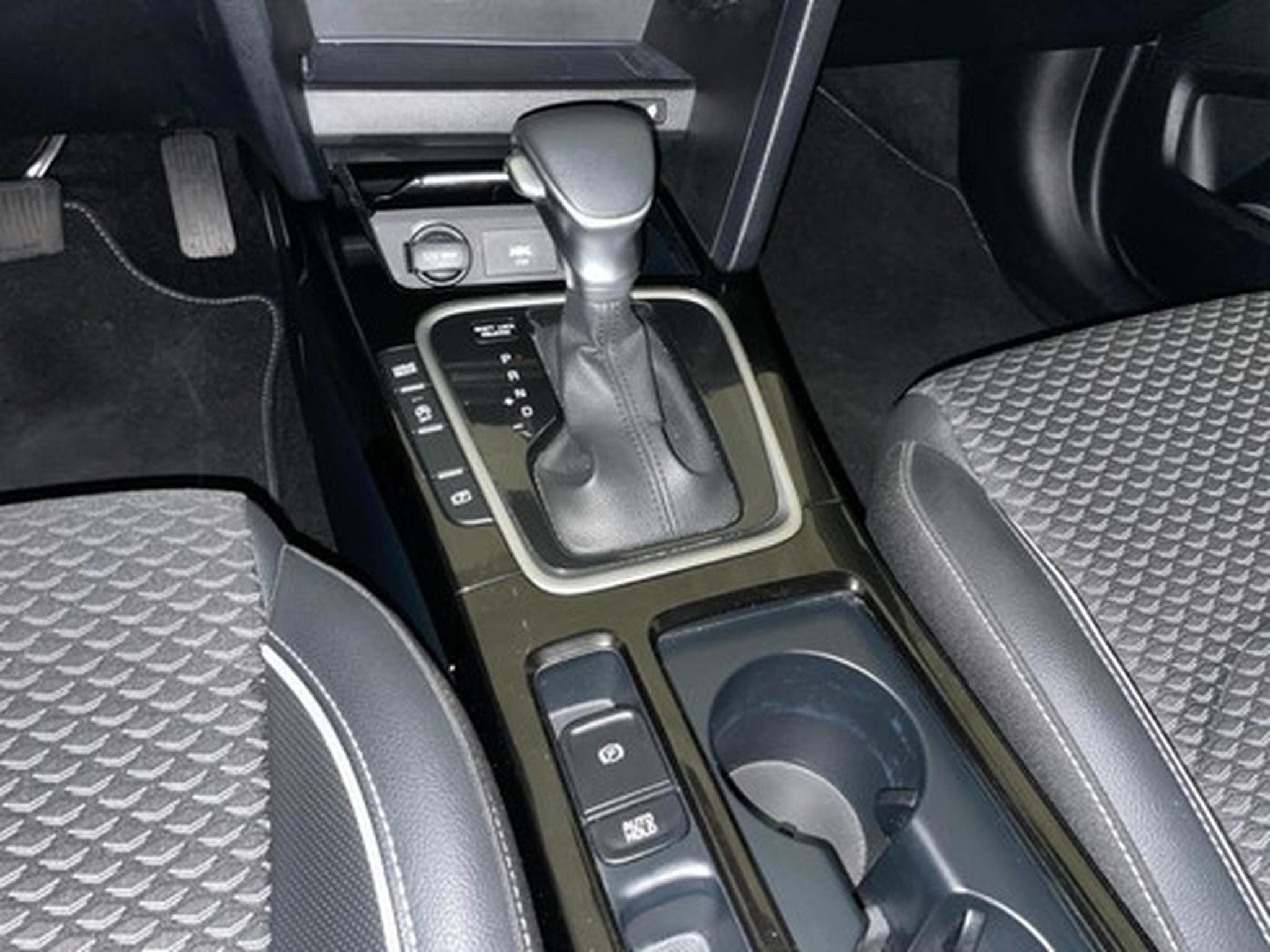 Kia Ceed Pulse 1.0 T-GDI 120 MHEV DCT ISG (2024) - Photo 10