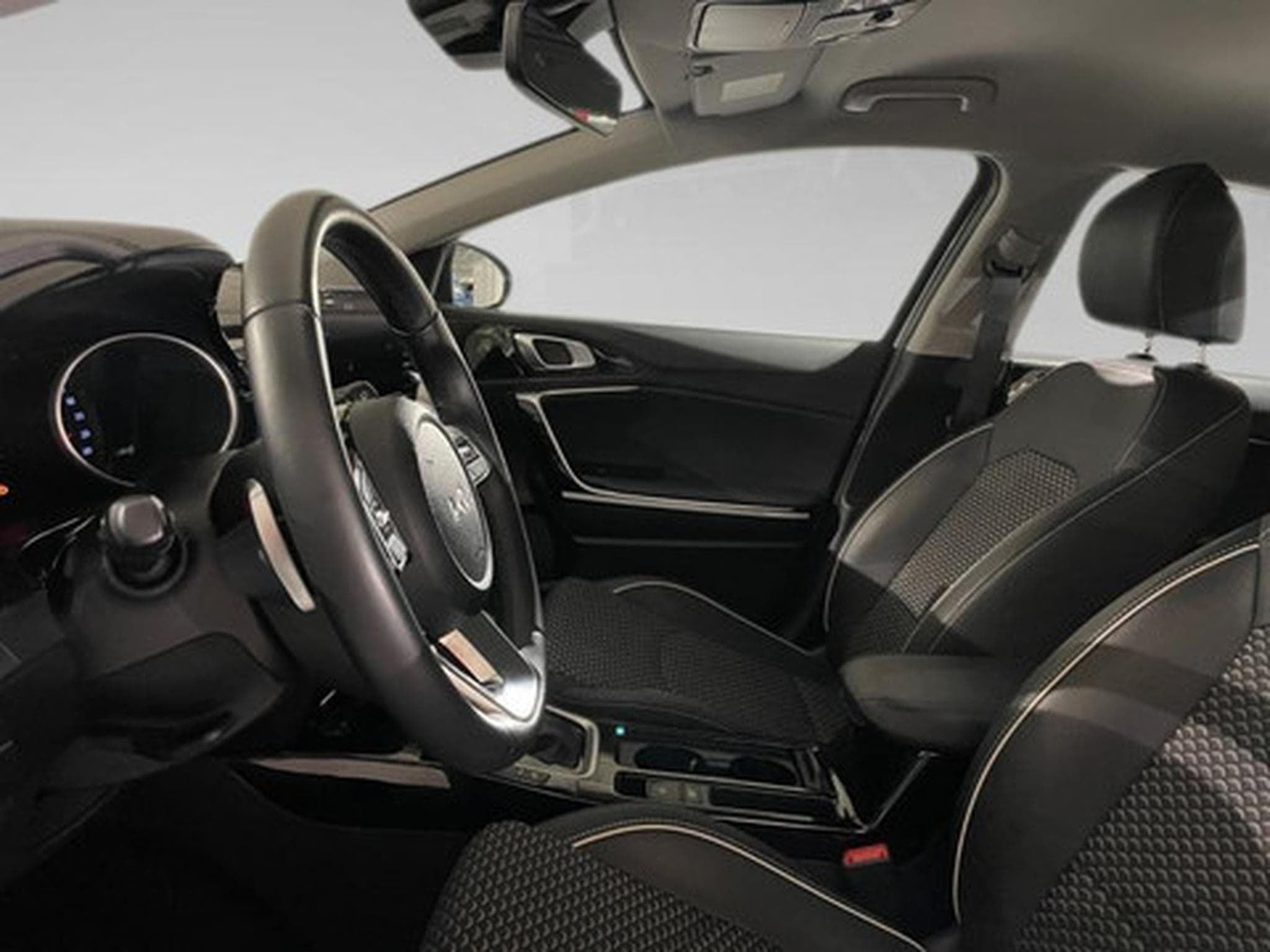 Kia Ceed Pulse 1.0 T-GDI 120 MHEV DCT ISG (2024) - Photo 4