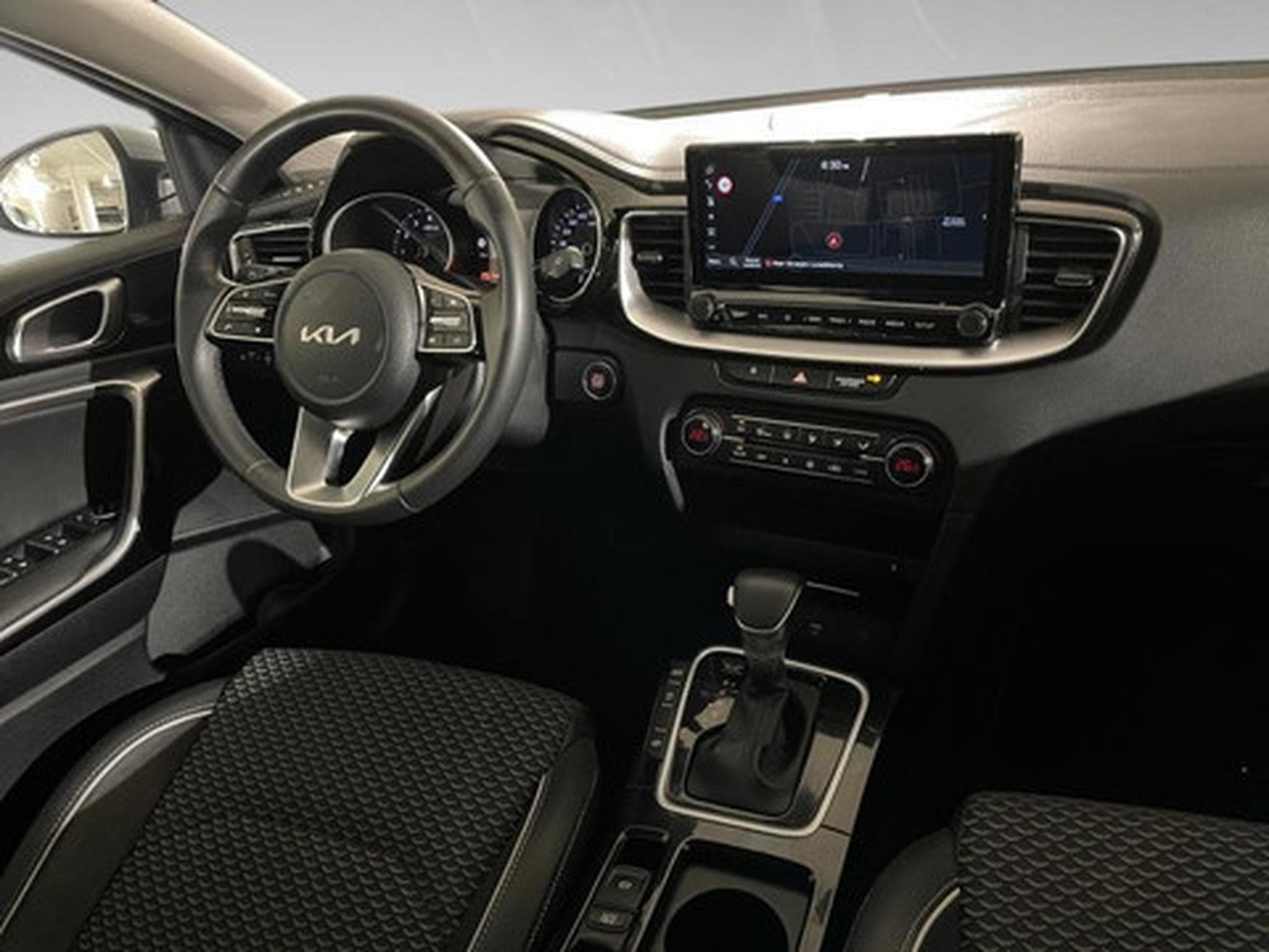 Kia Ceed Pulse 1.0 T-GDI 120 MHEV DCT ISG (2024) - Photo 7