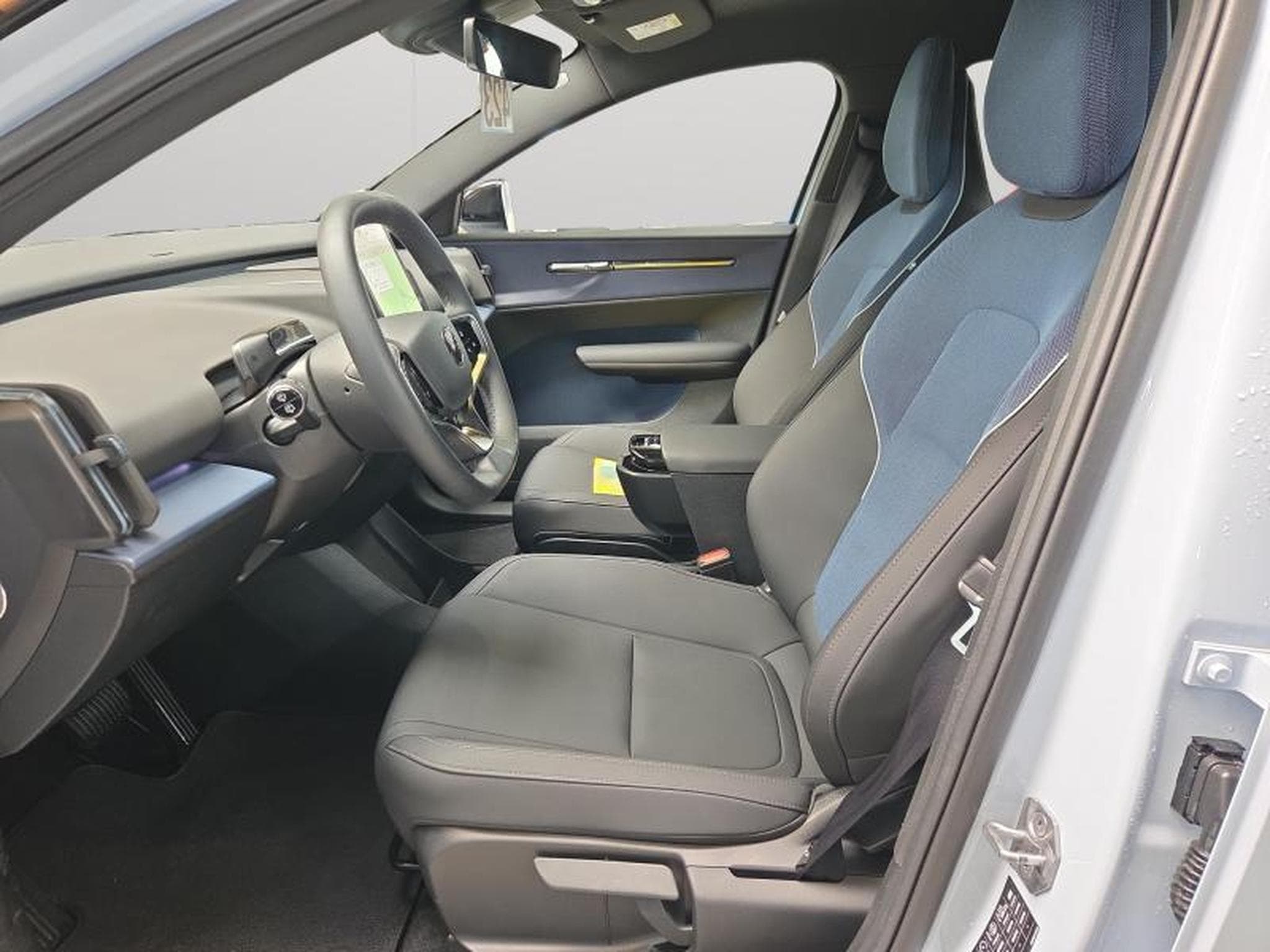 Volvo EX30 Plus SMER / Elecrique (2024) - Photo 10