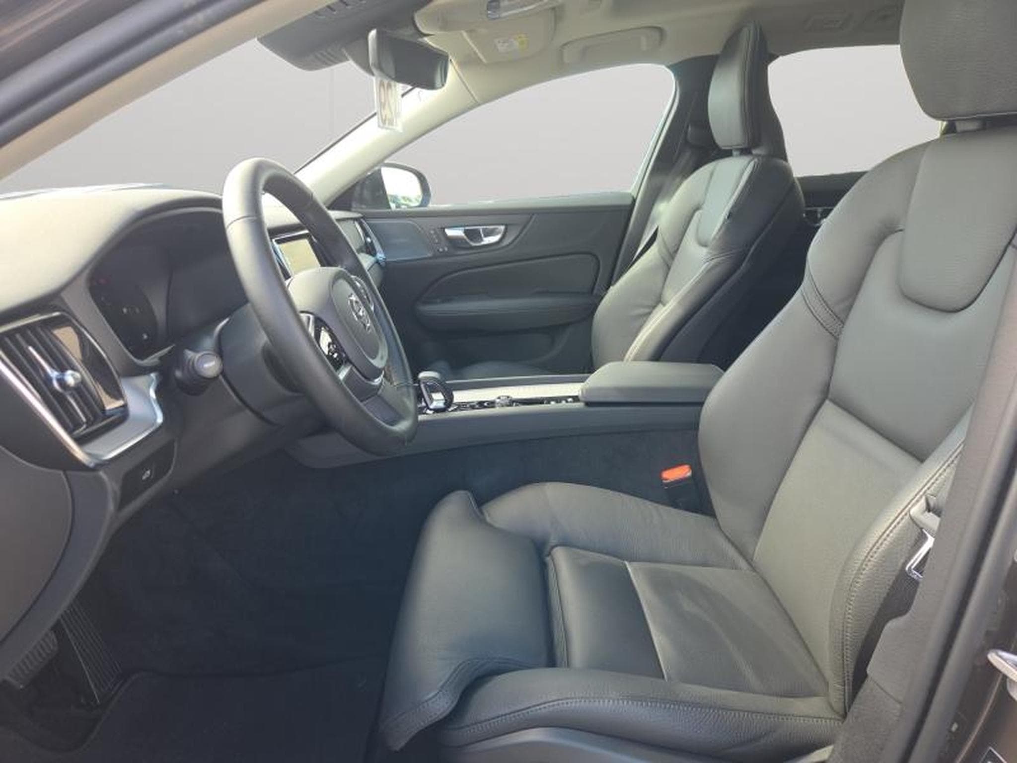 Volvo V60 B4 Plus Dark / Essence (2025) - Photo 10