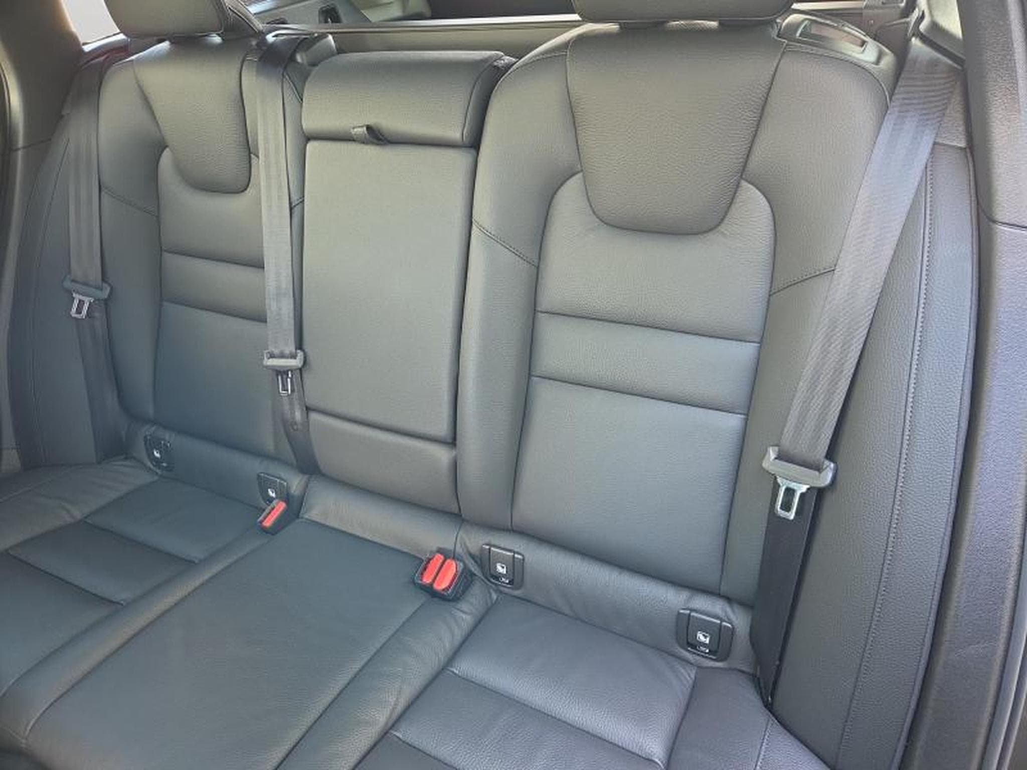 Volvo V60 B4 Plus Dark / Essence (2025) - Photo 13