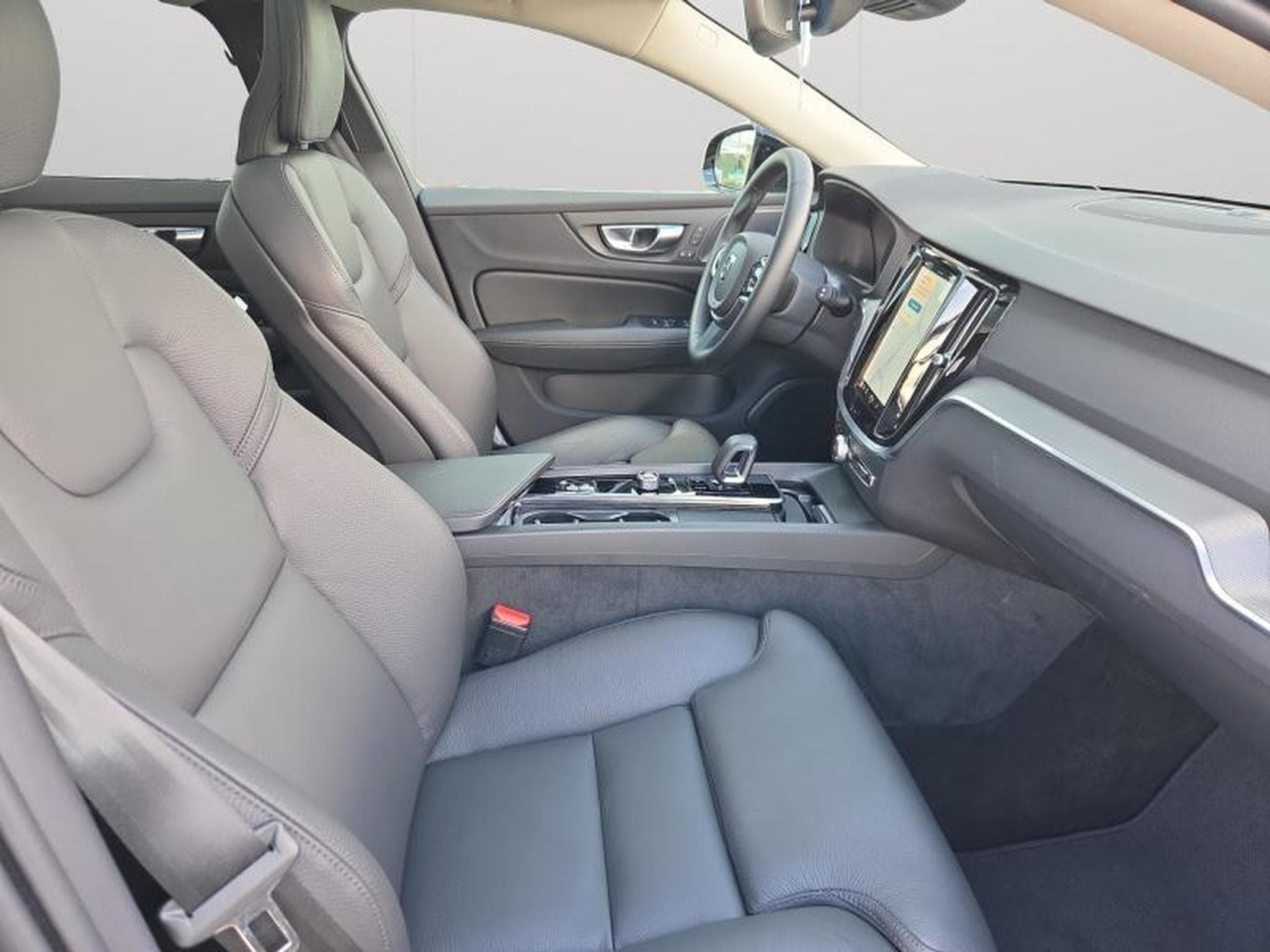 Volvo V60 B4 Plus Dark / Essence (2025) - Photo 15
