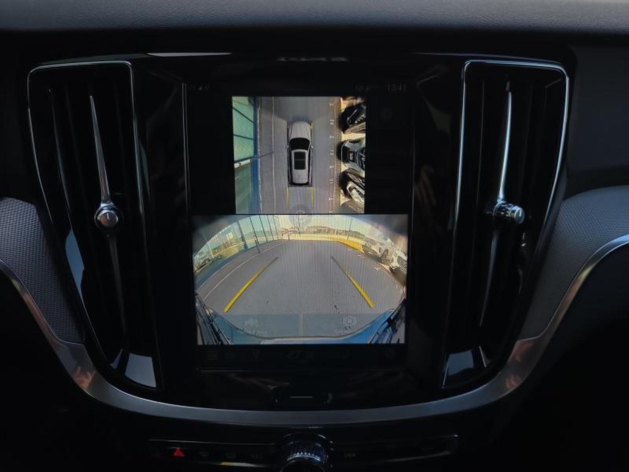 Volvo V60 B4 Plus Dark / Essence (2025) - Photo 17
