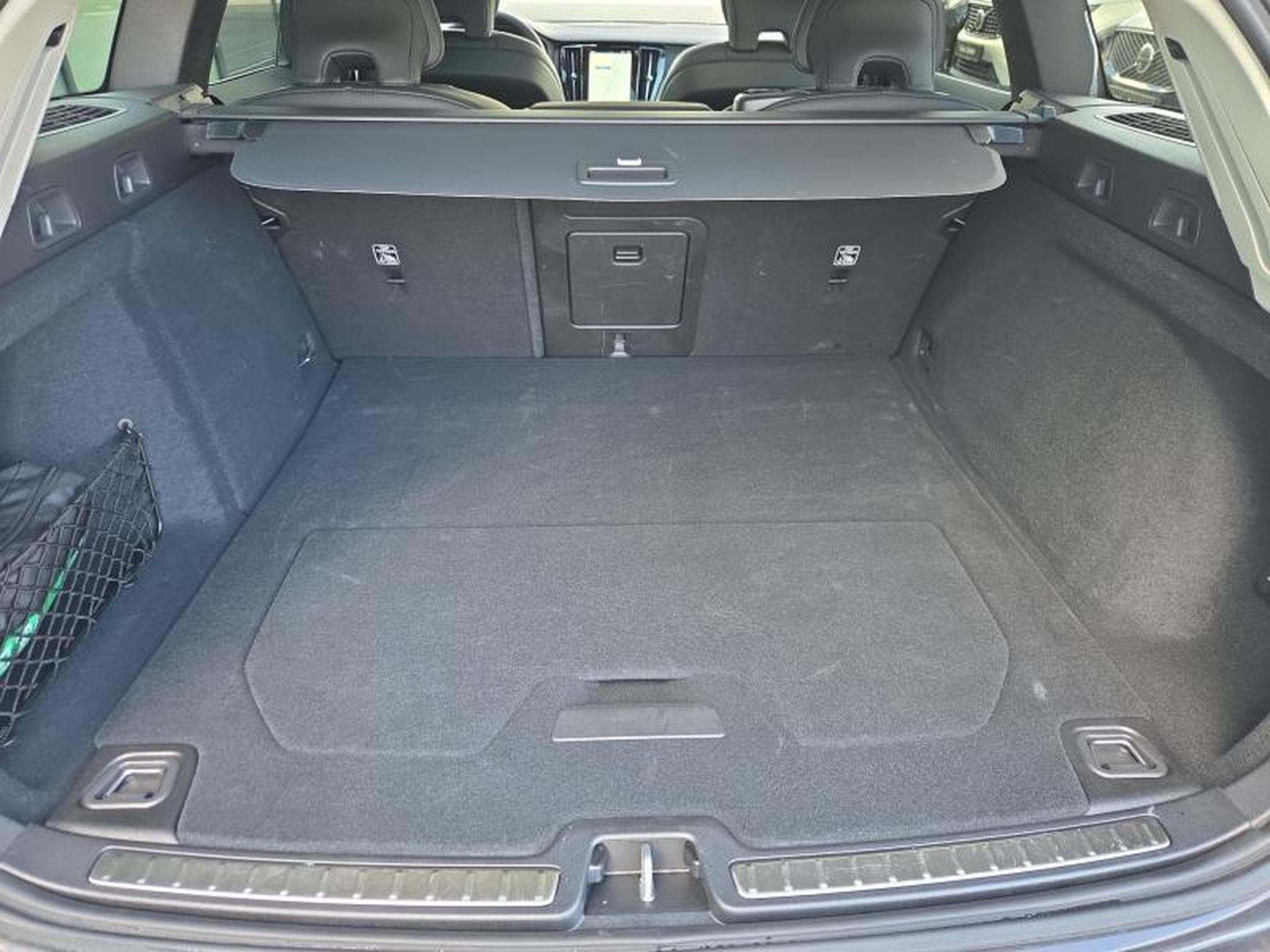 Volvo V60 B4 Plus Dark / Essence (2025) - Photo 19