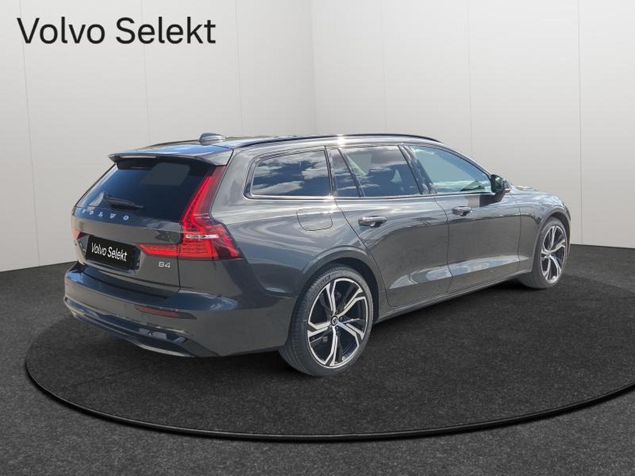 Volvo V60 B4 Plus Dark / Essence (2025) - Photo 2