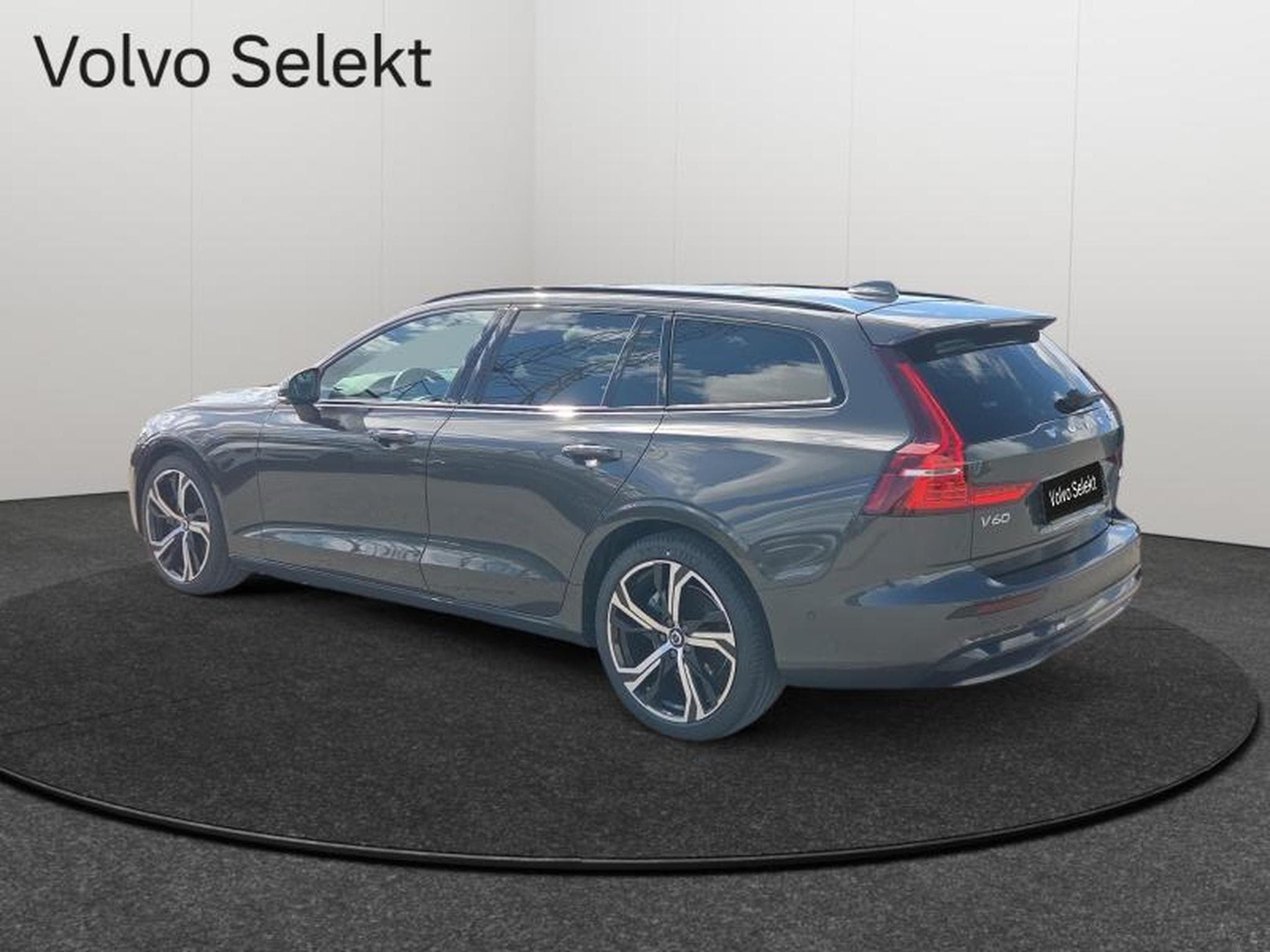 Volvo V60 B4 Plus Dark / Essence (2025) - Photo 5