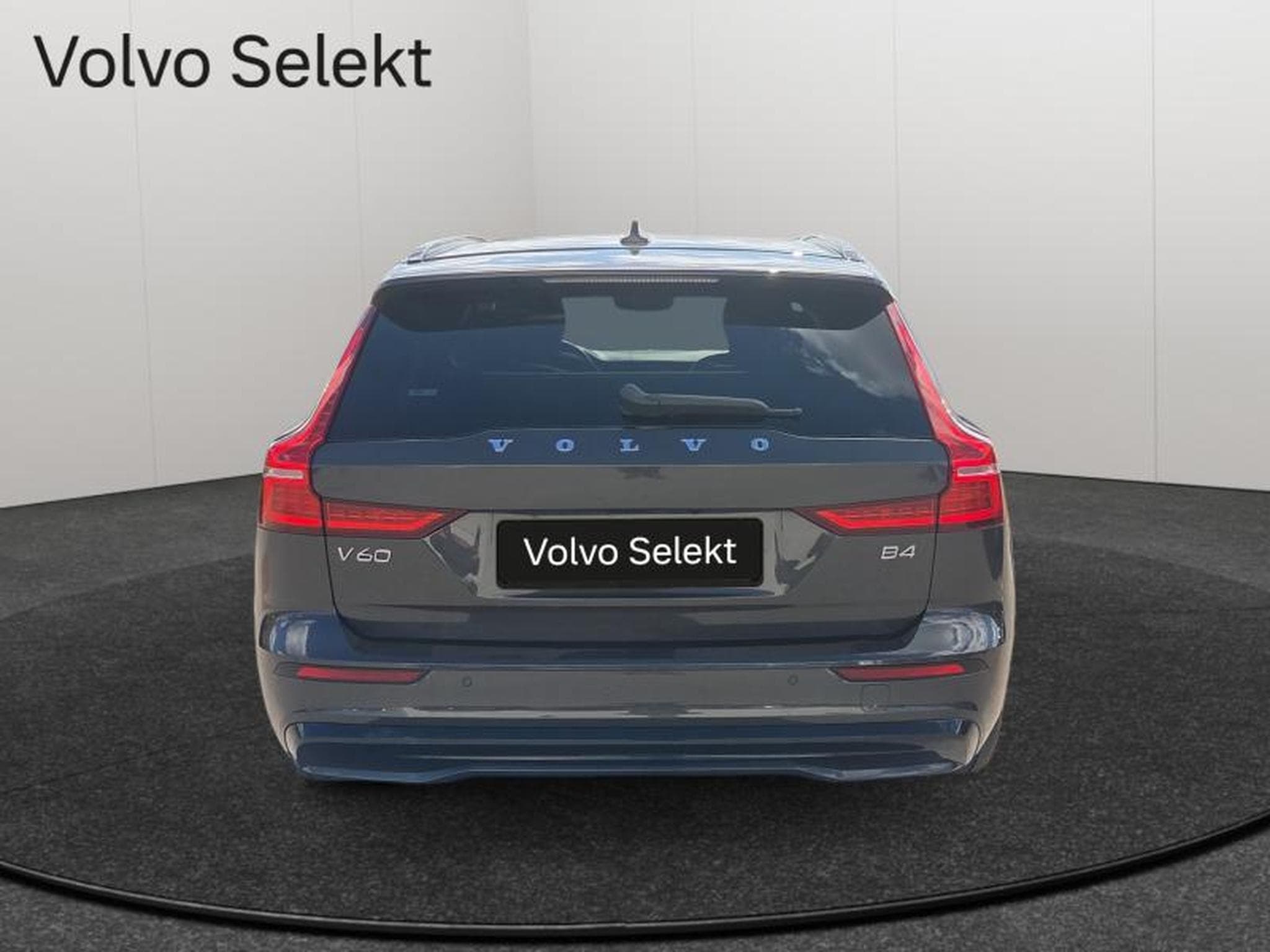 Volvo V60 B4 Plus Dark / Essence (2025) - Photo 6