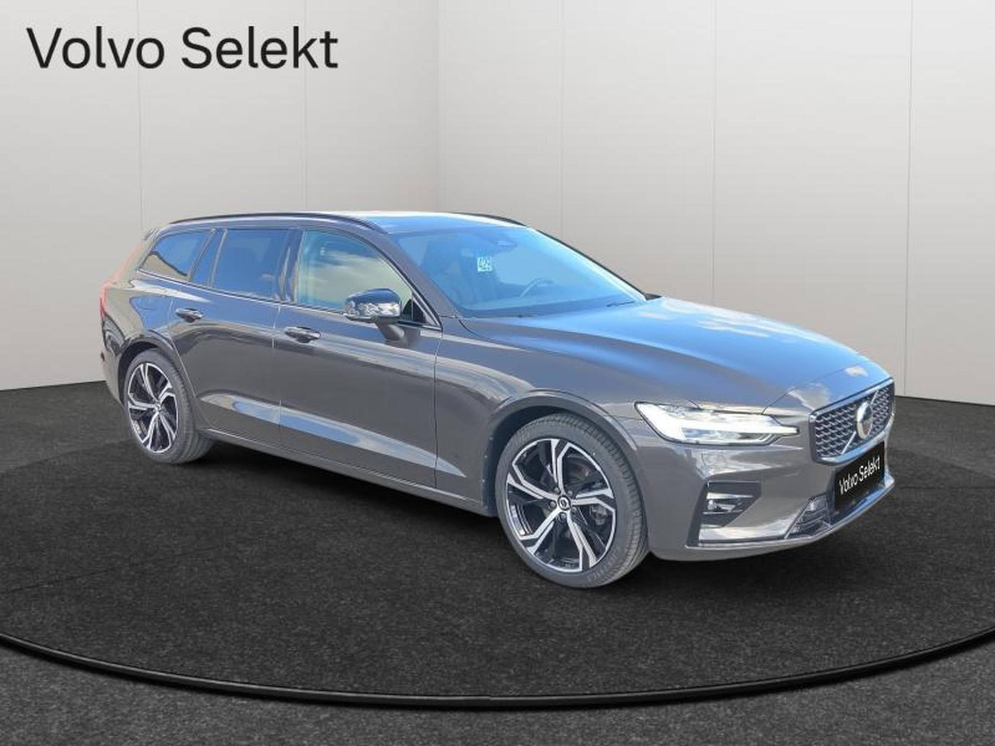 Volvo V60 B4 Plus Dark / Essence (2025) - Photo 8