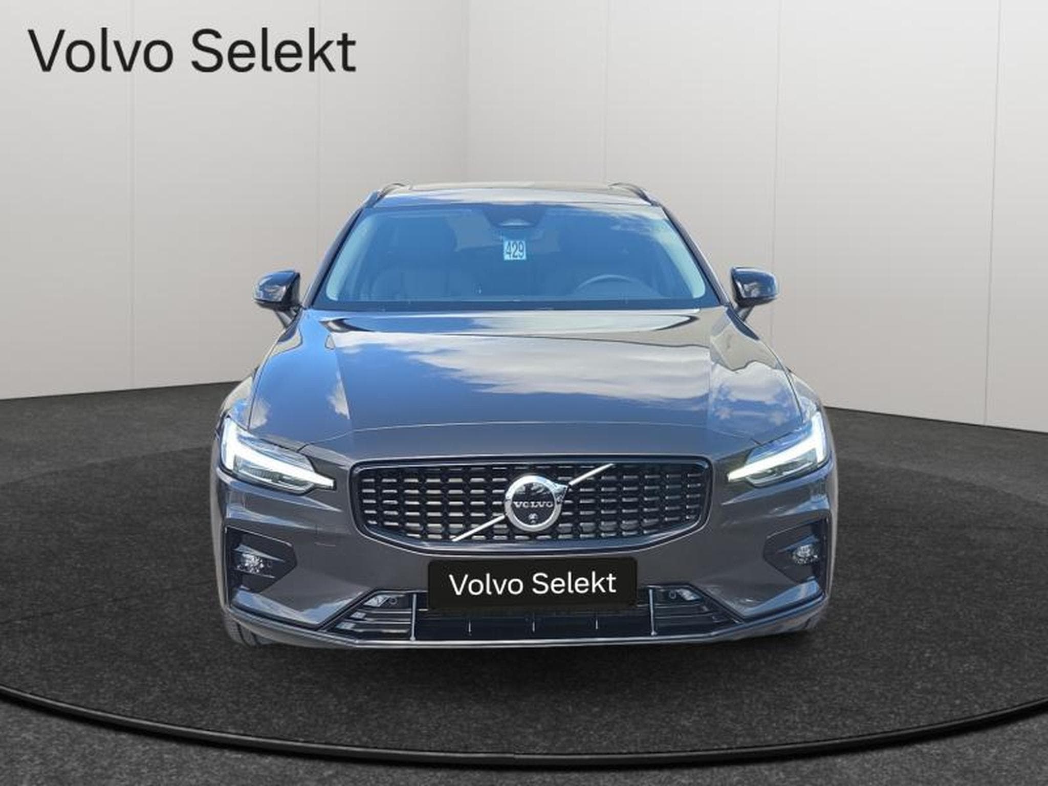 Volvo V60 B4 Plus Dark / Essence (2025) - Photo 9