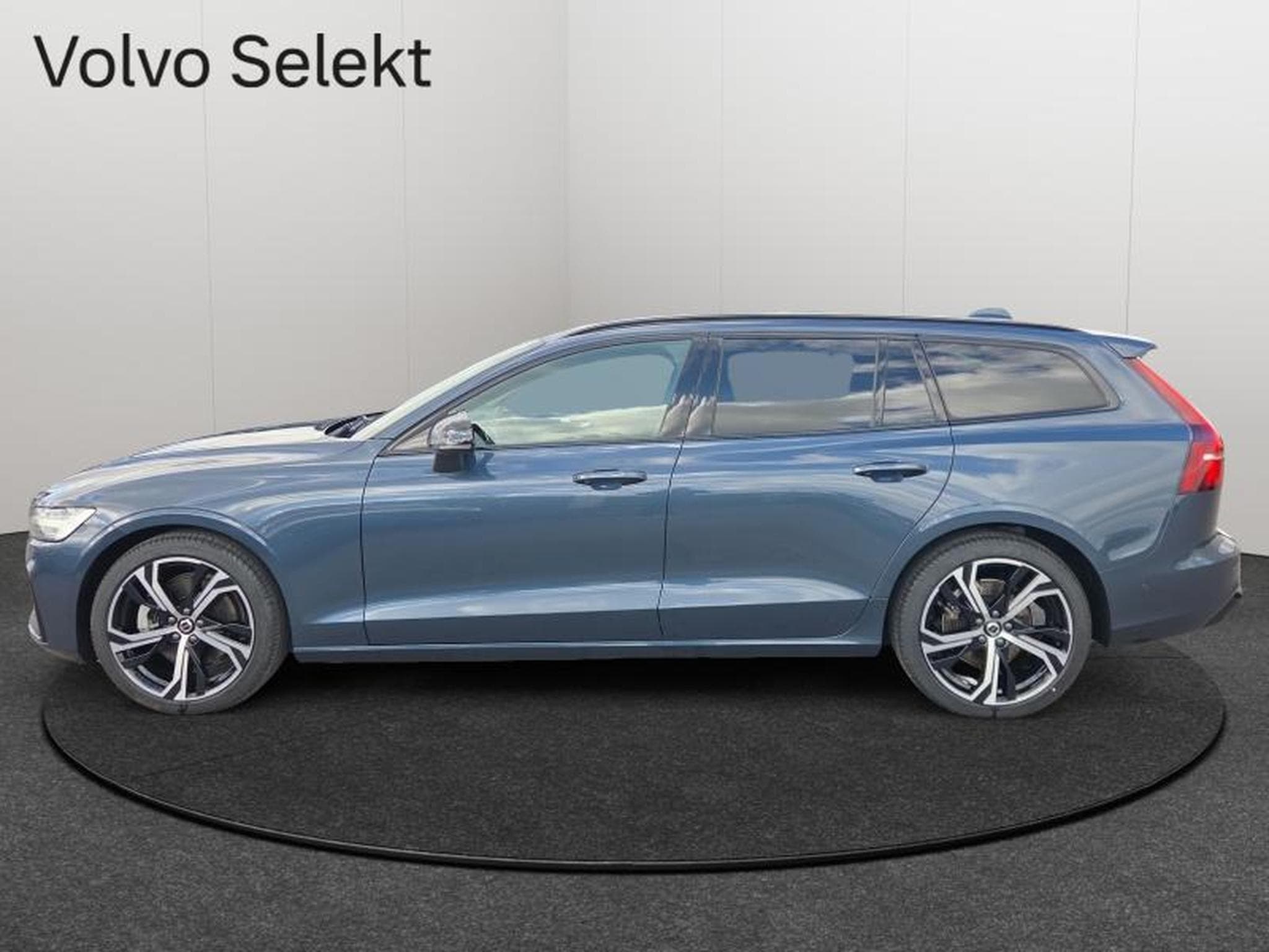 Volvo V60 B4 Plus Dark / Essence (2025) - Photo 4