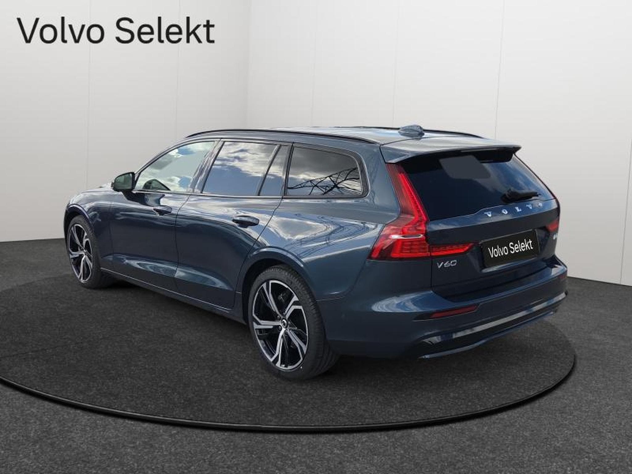 Volvo V60 B4 Plus Dark / Essence (2025) - Photo 5