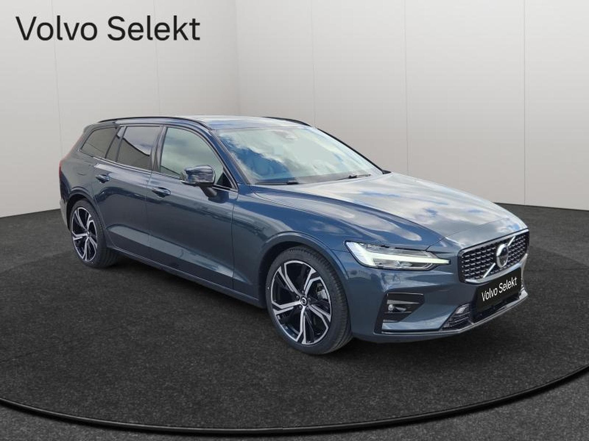 Volvo V60 B4 Plus Dark / Essence (2025) - Photo 8